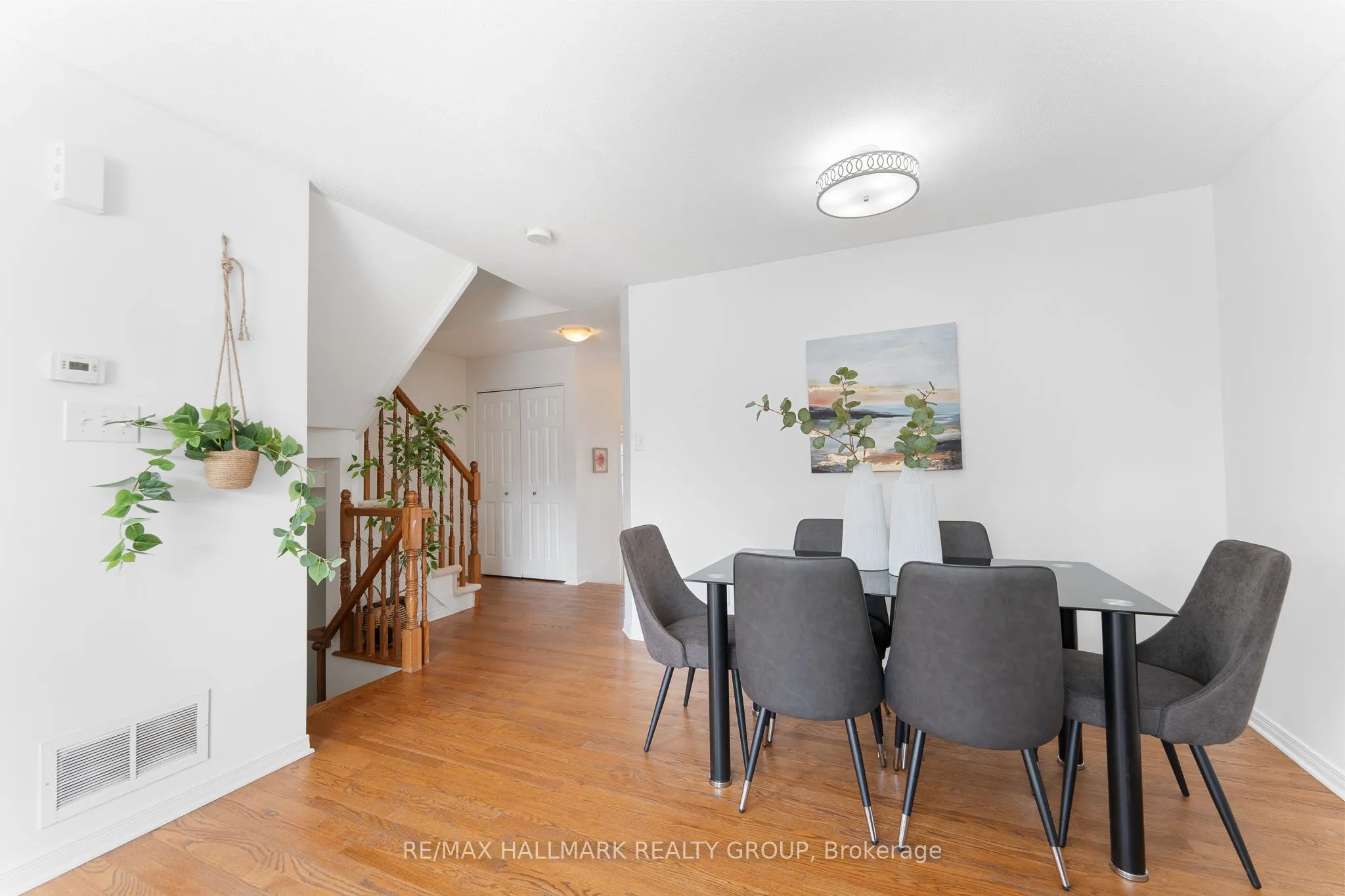216 Rolling Meadow Crescent
