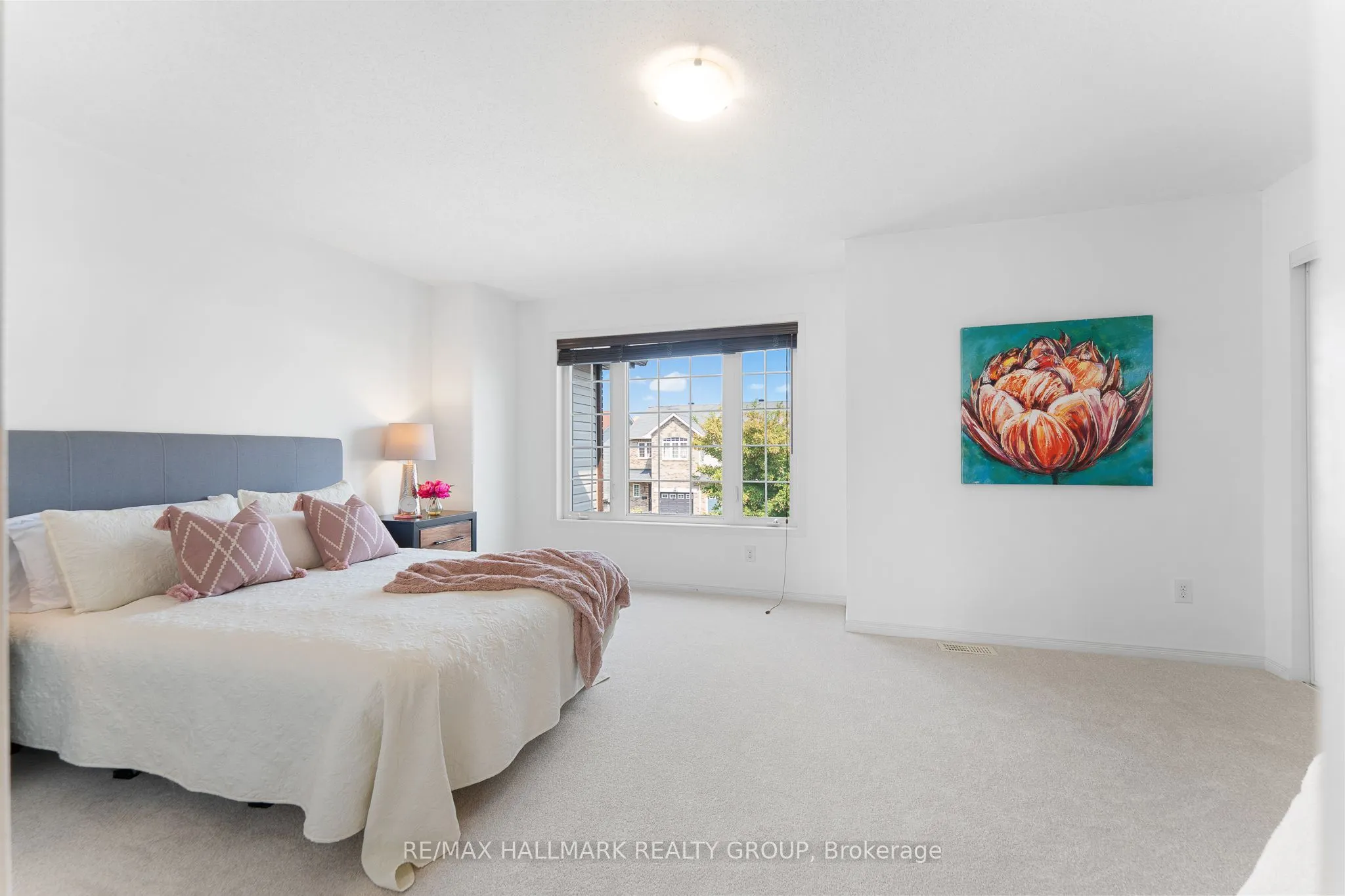 216 Rolling Meadow Crescent