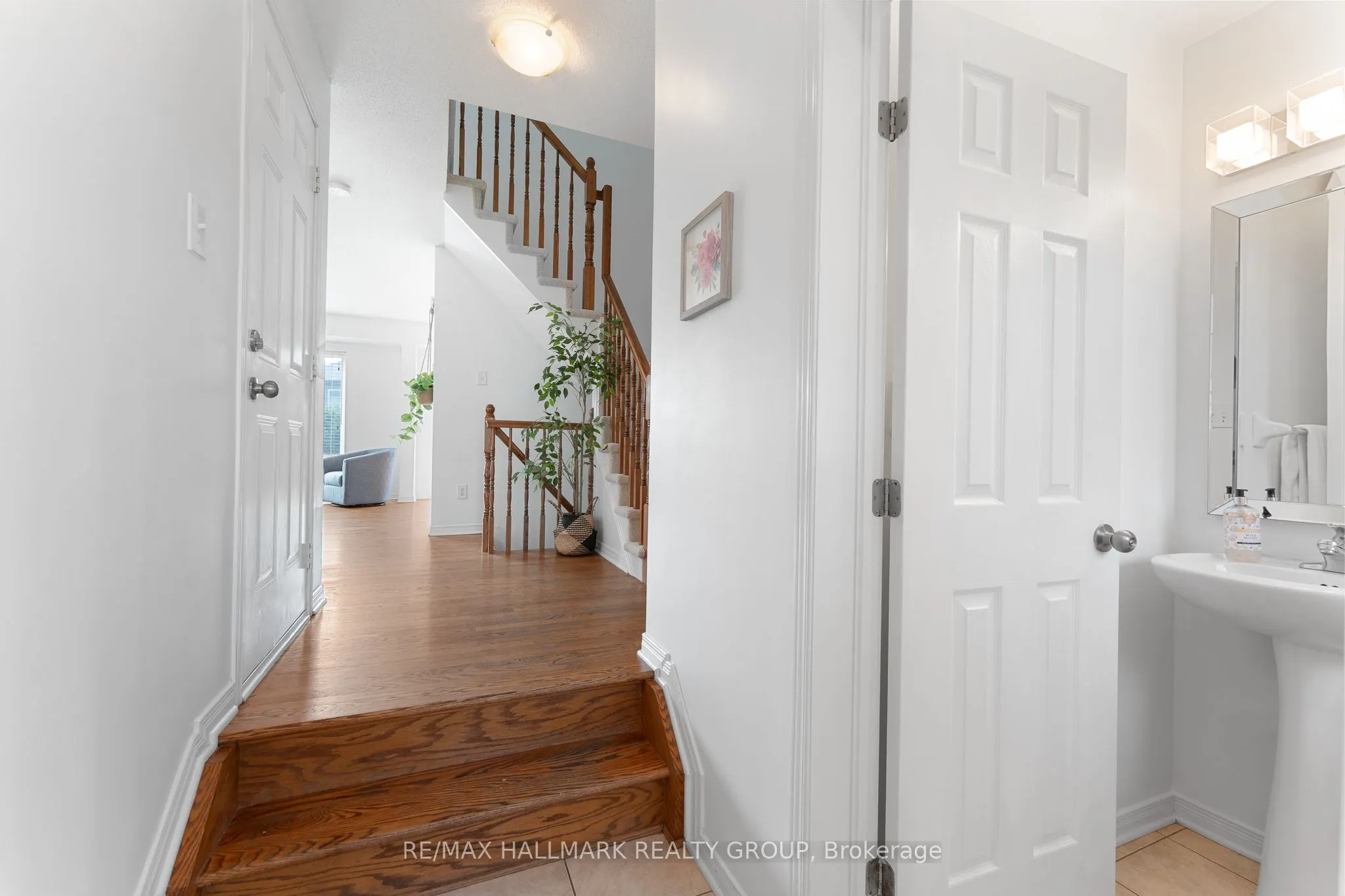 216 Rolling Meadow Crescent