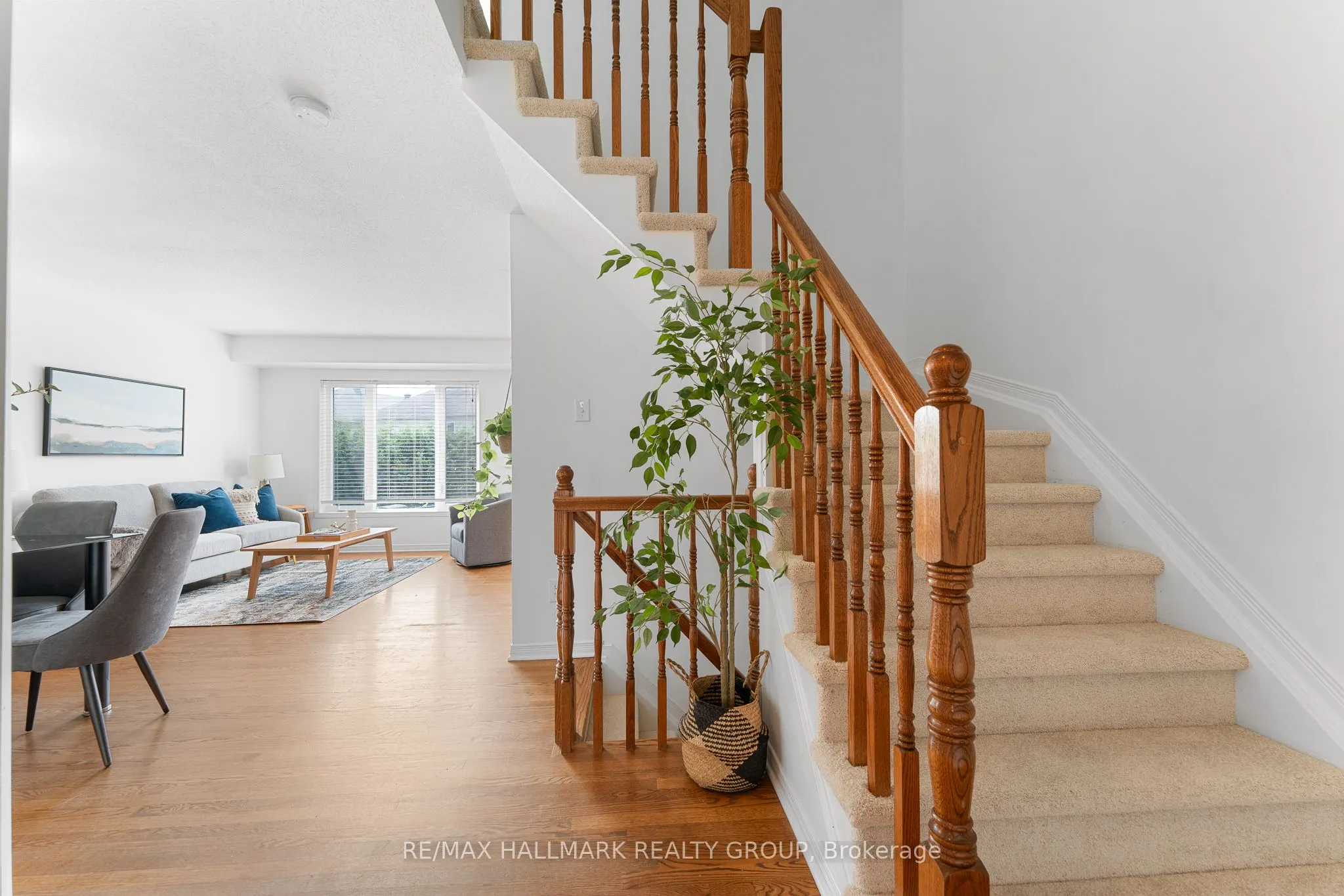 216 Rolling Meadow Crescent