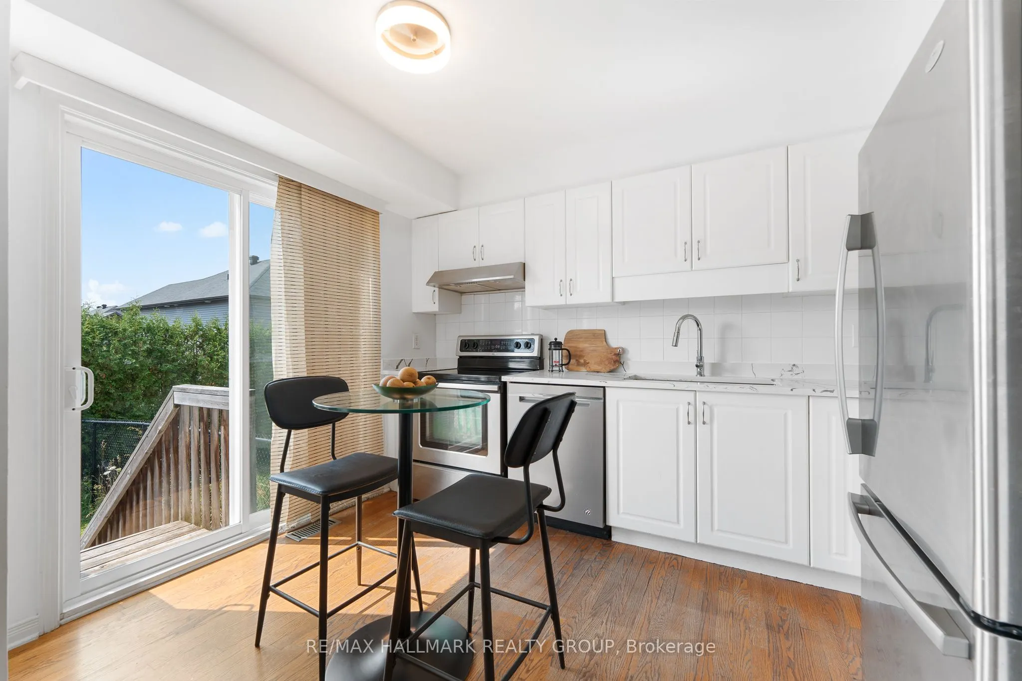 216 Rolling Meadow Crescent