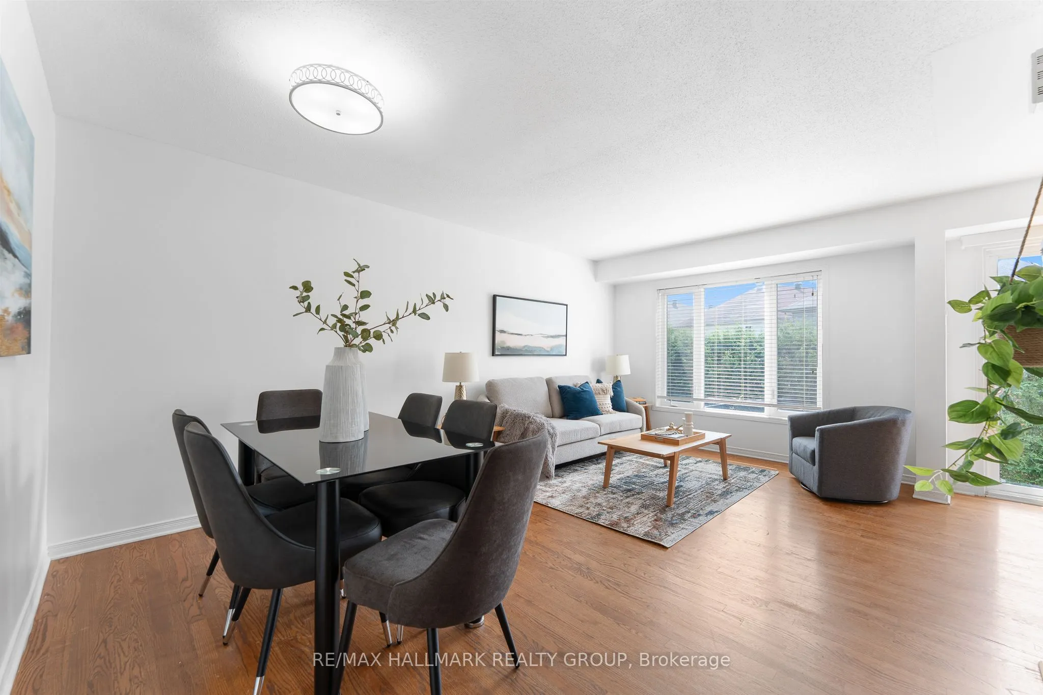 216 Rolling Meadow Crescent