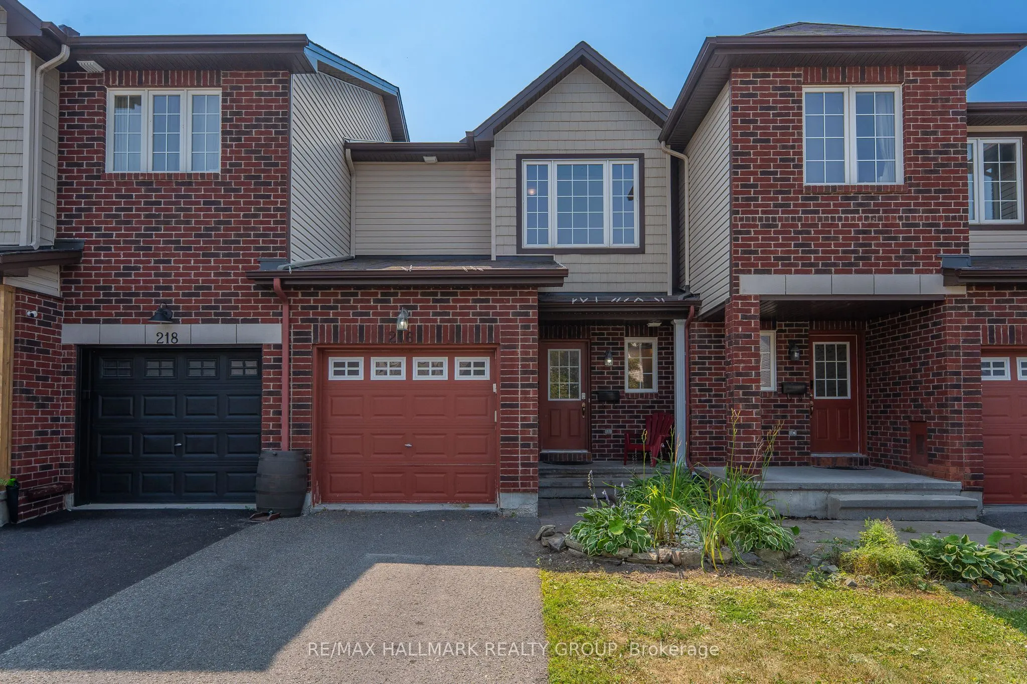 216 Rolling Meadow Crescent
