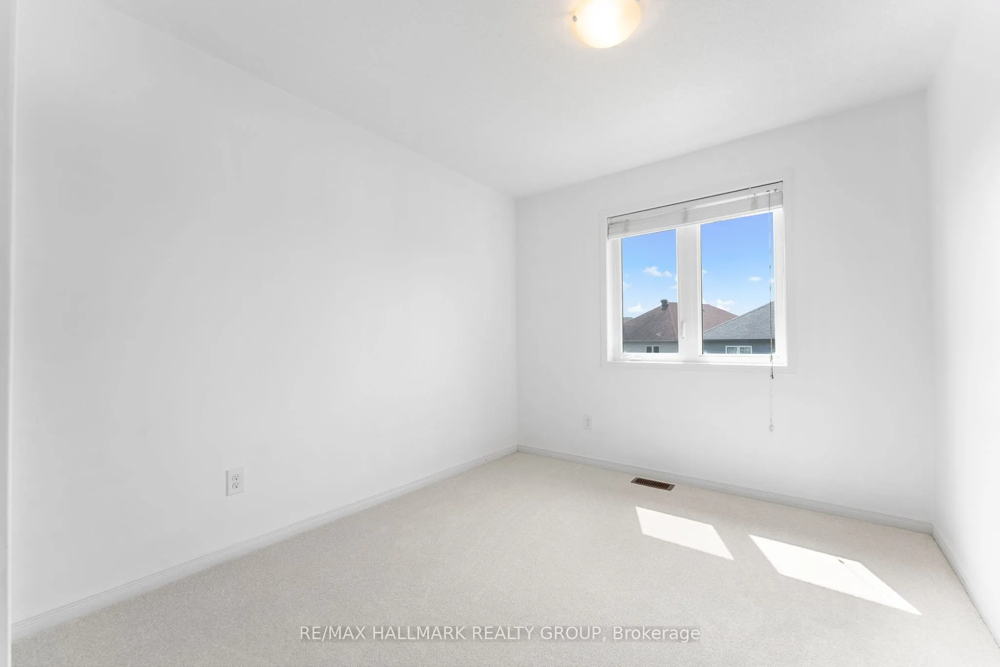 216 Rolling Meadow Crescent