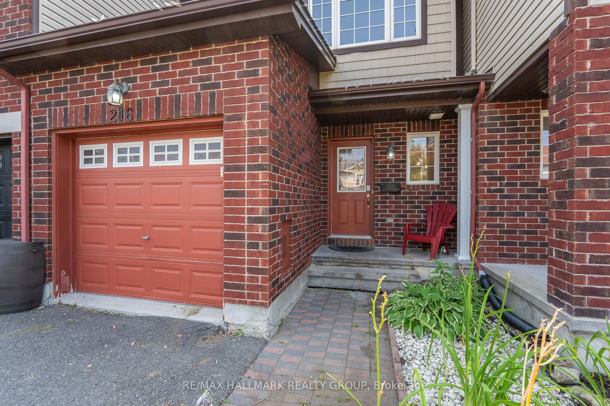 216 Rolling Meadow Crescent