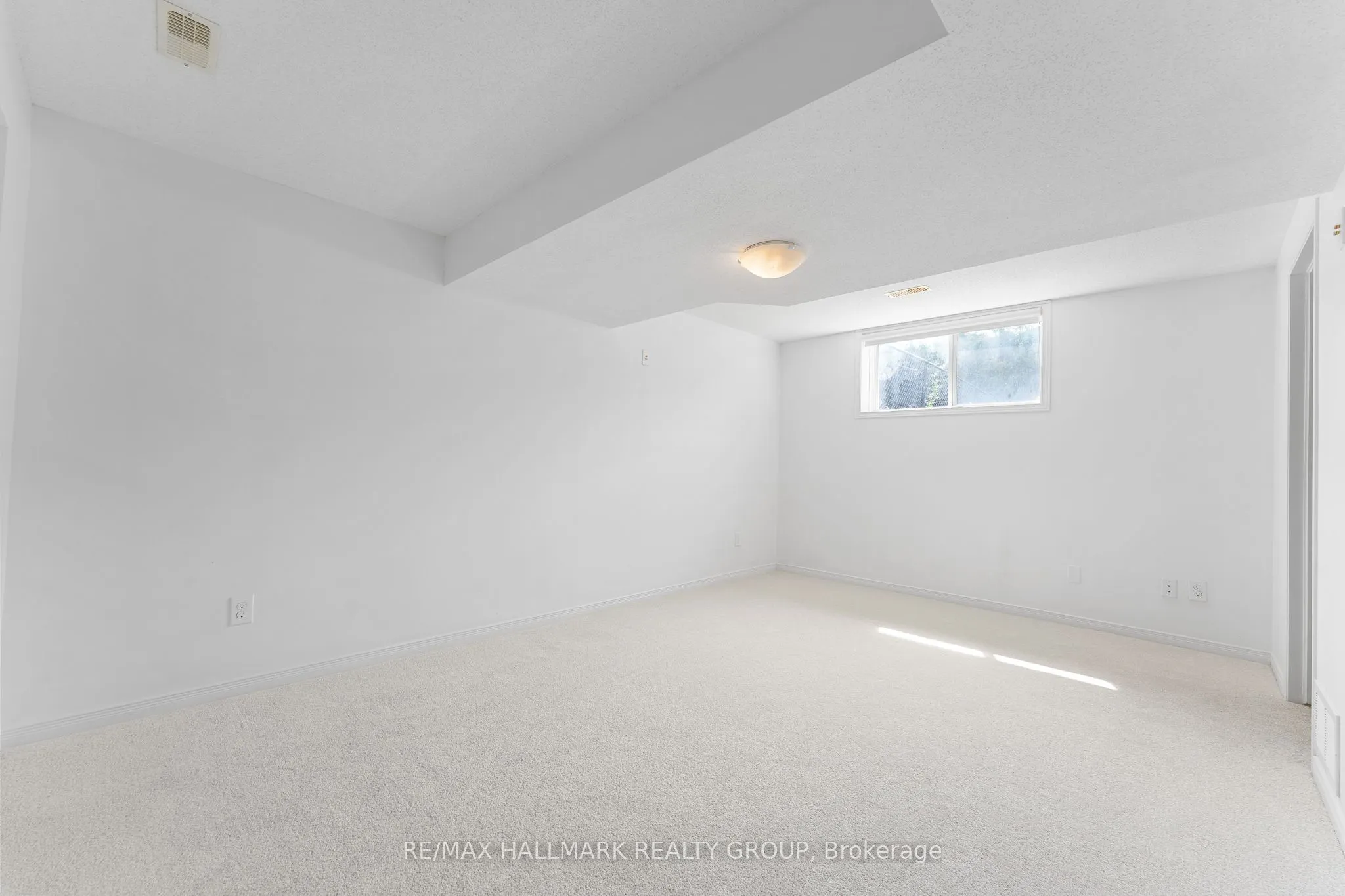 216 Rolling Meadow Crescent