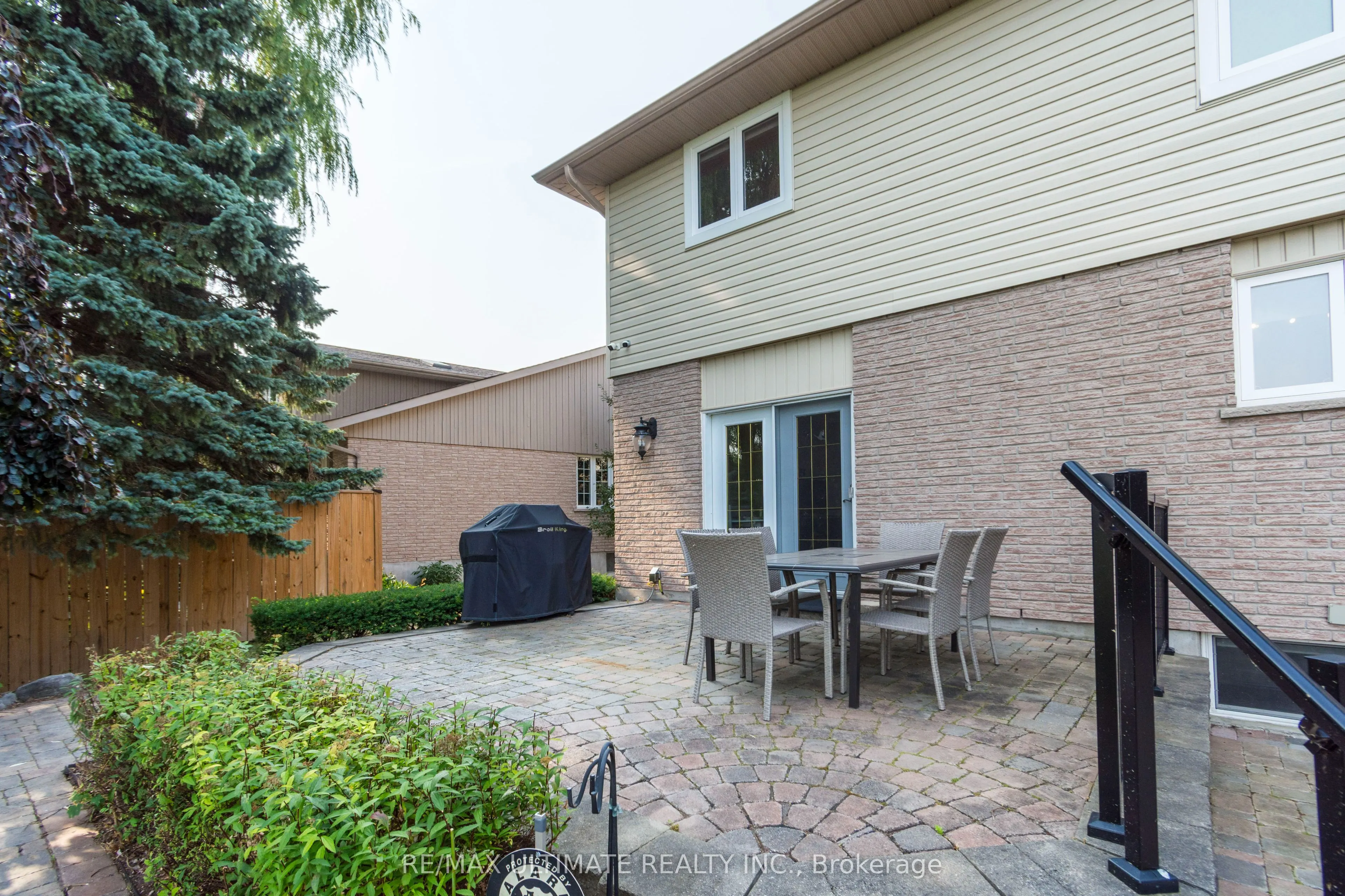 34 Briarwood Cres Crescent
