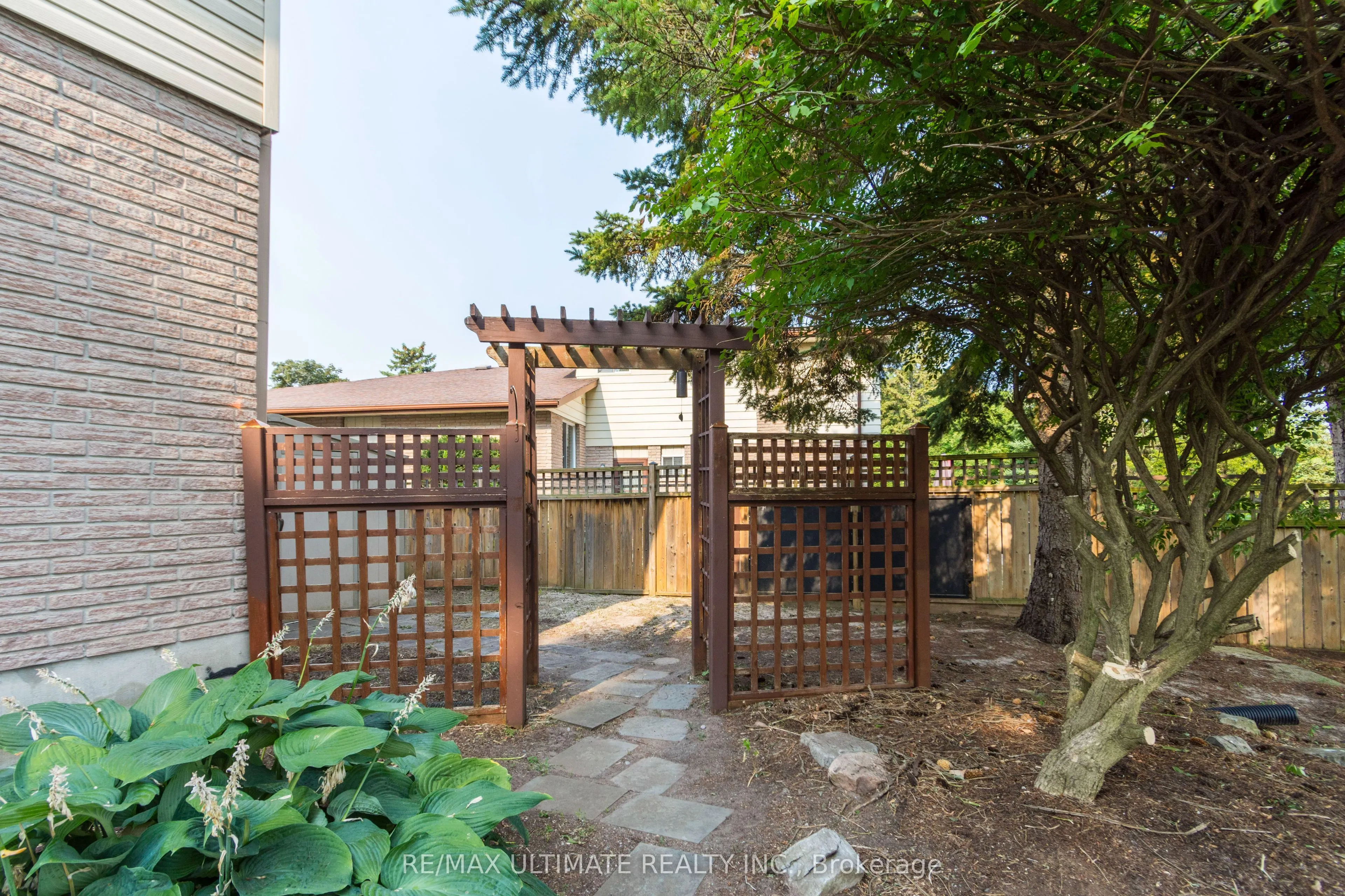 34 Briarwood Cres Crescent