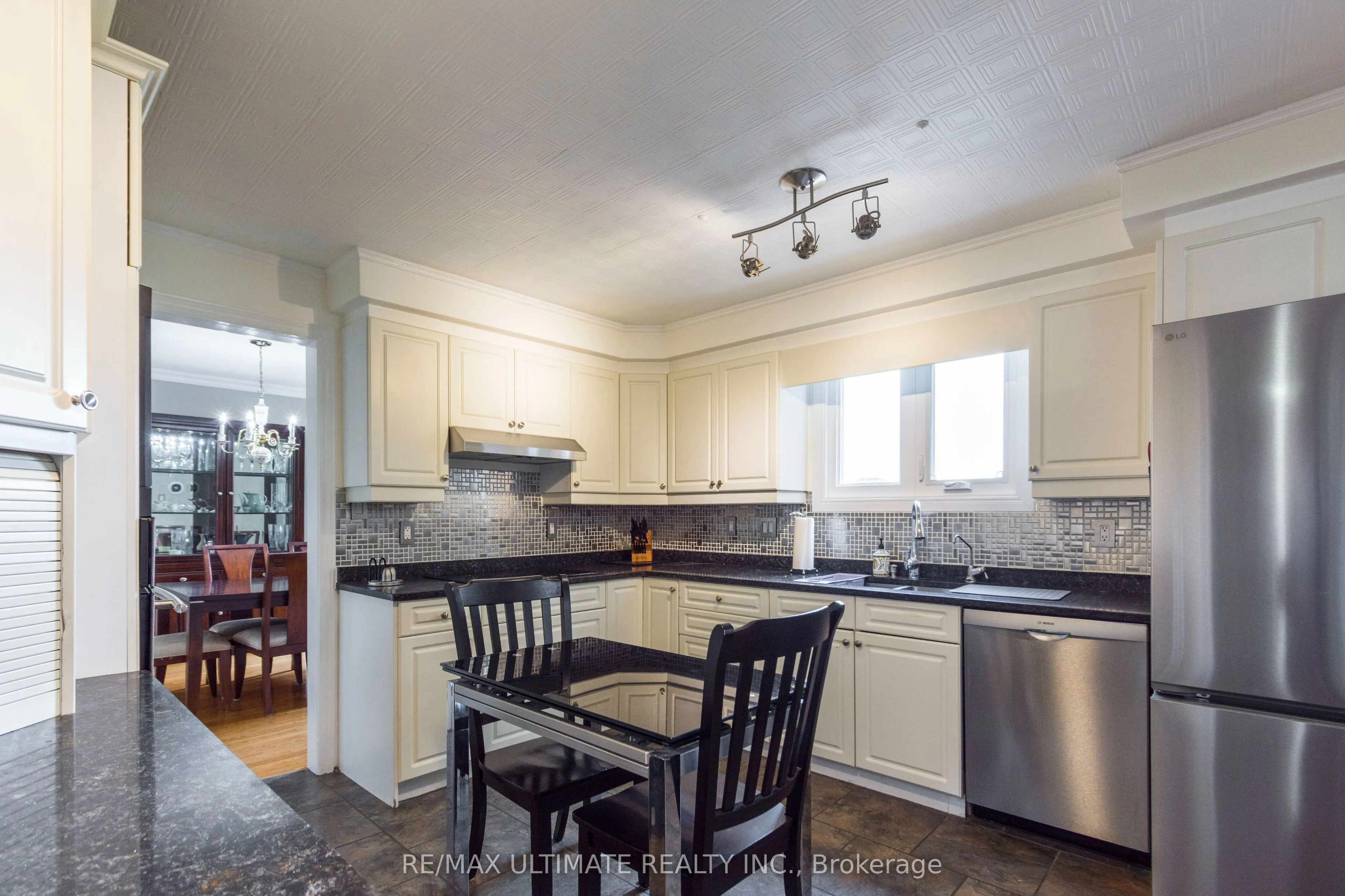 34 Briarwood Cres Crescent