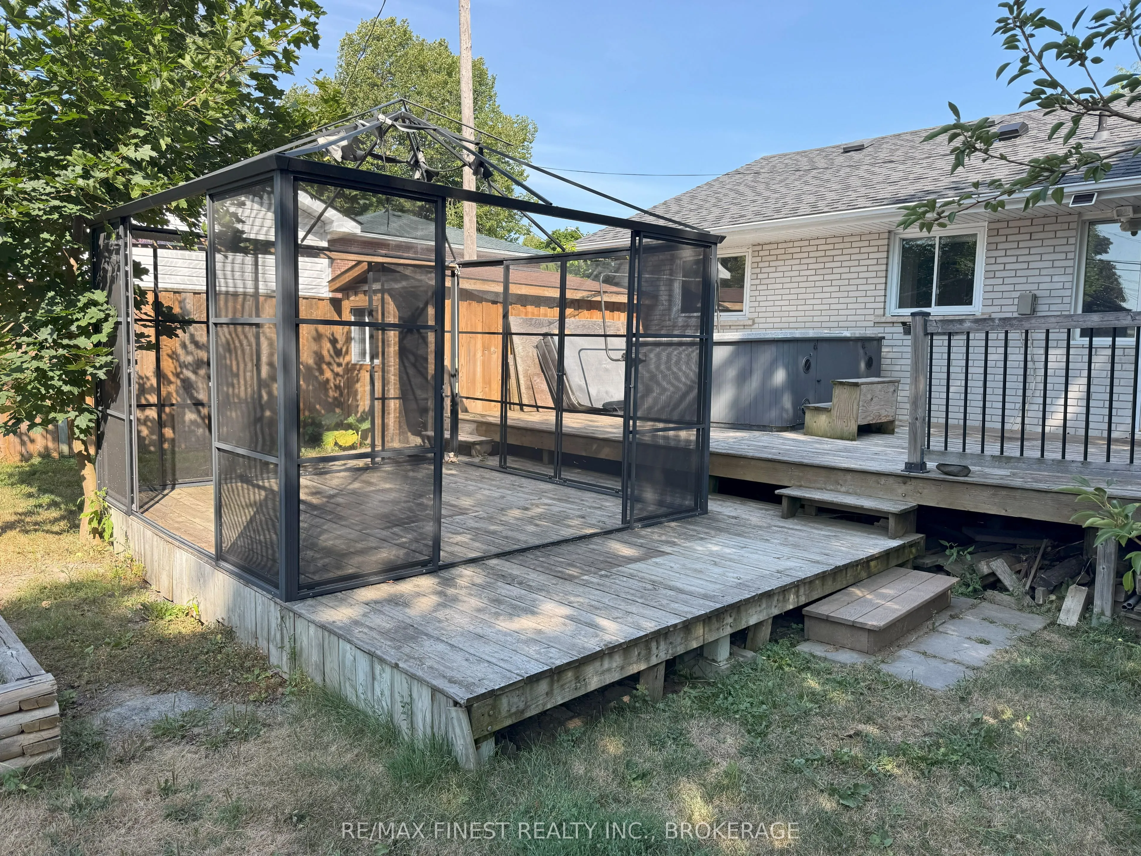 90 Morenz Crescent
