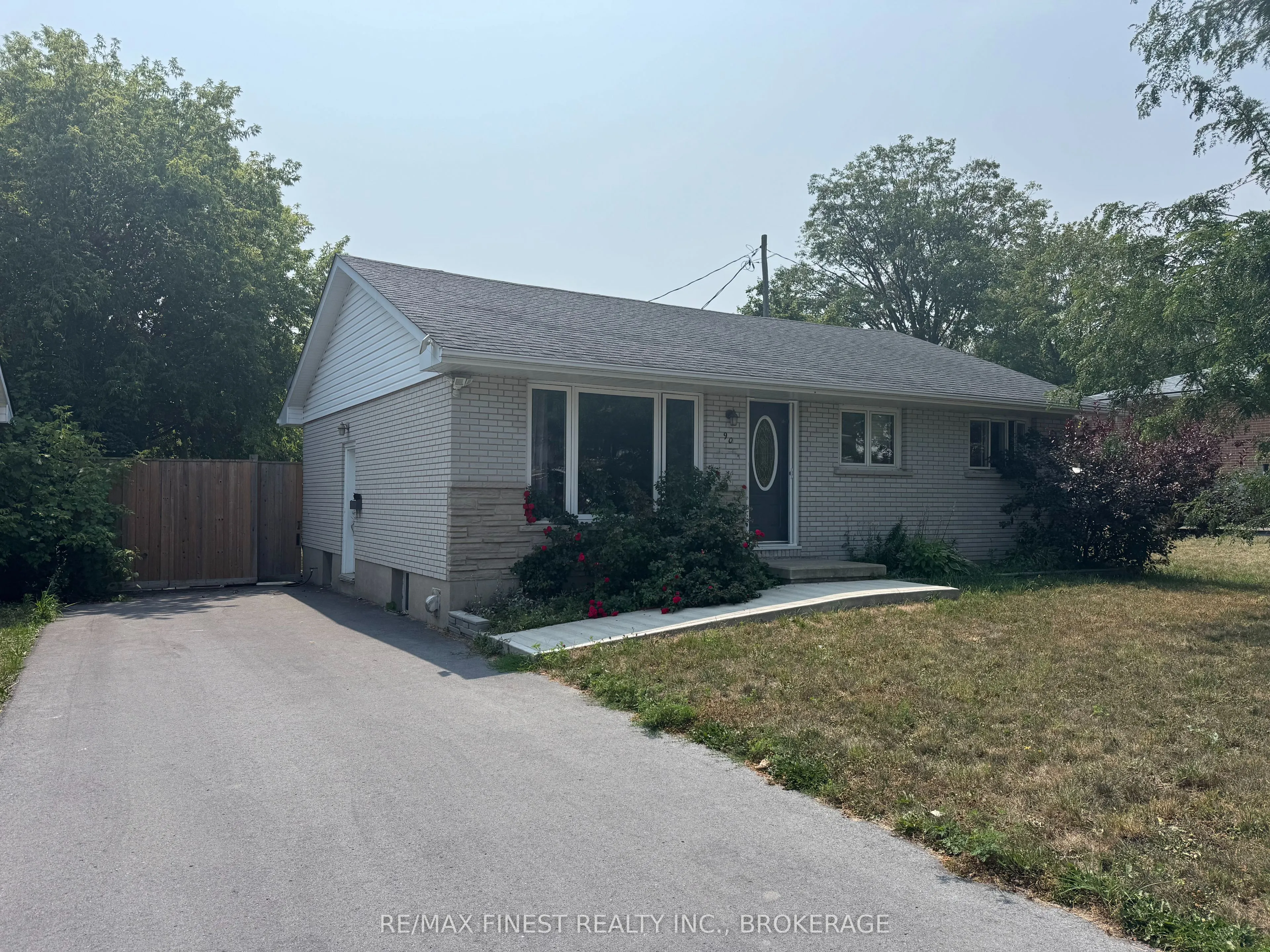 90 Morenz Crescent