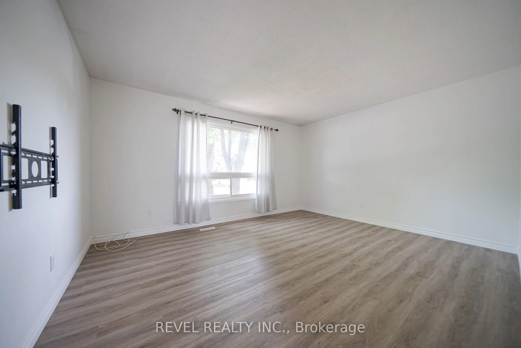 90 White Owl Crescent