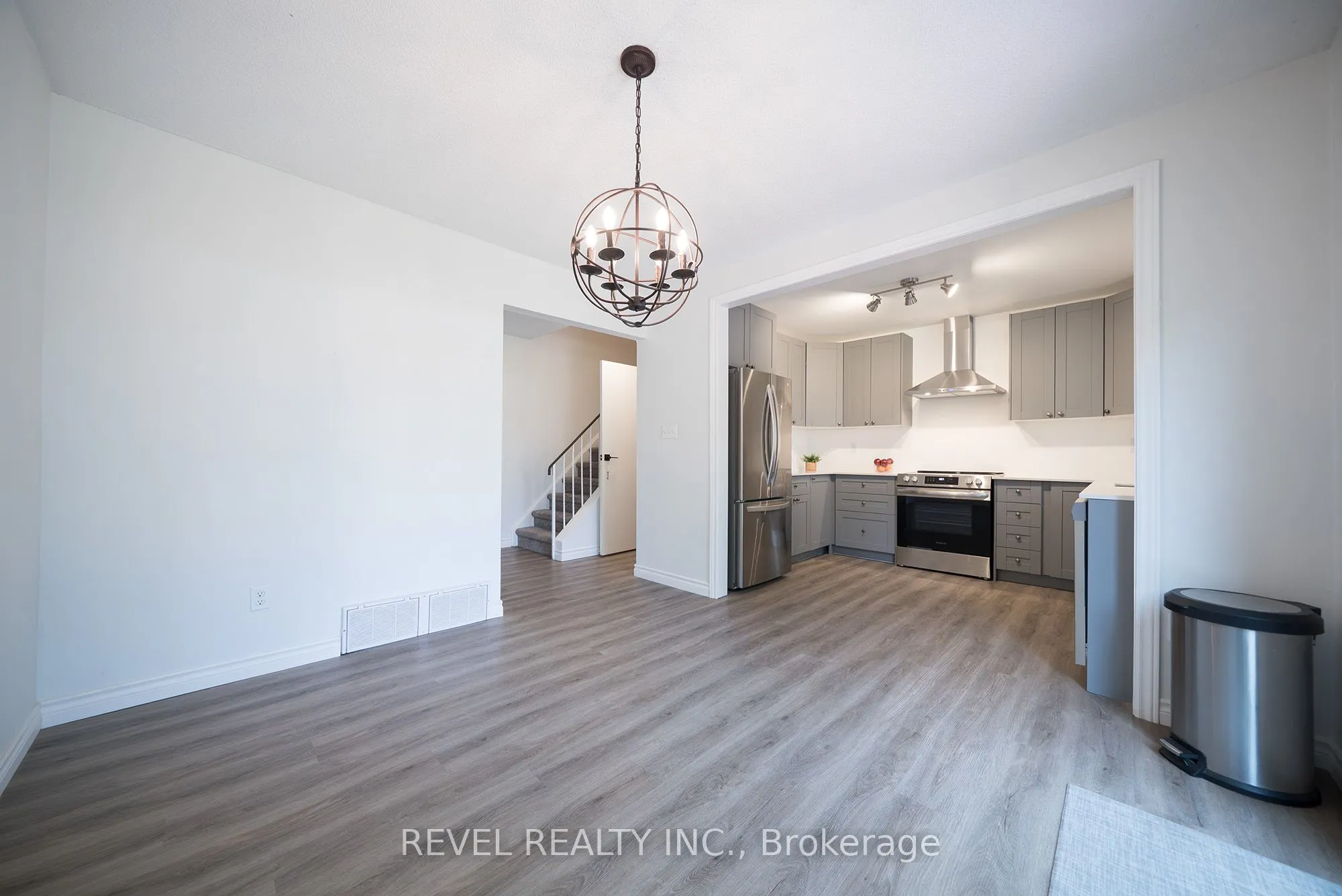90 White Owl Crescent