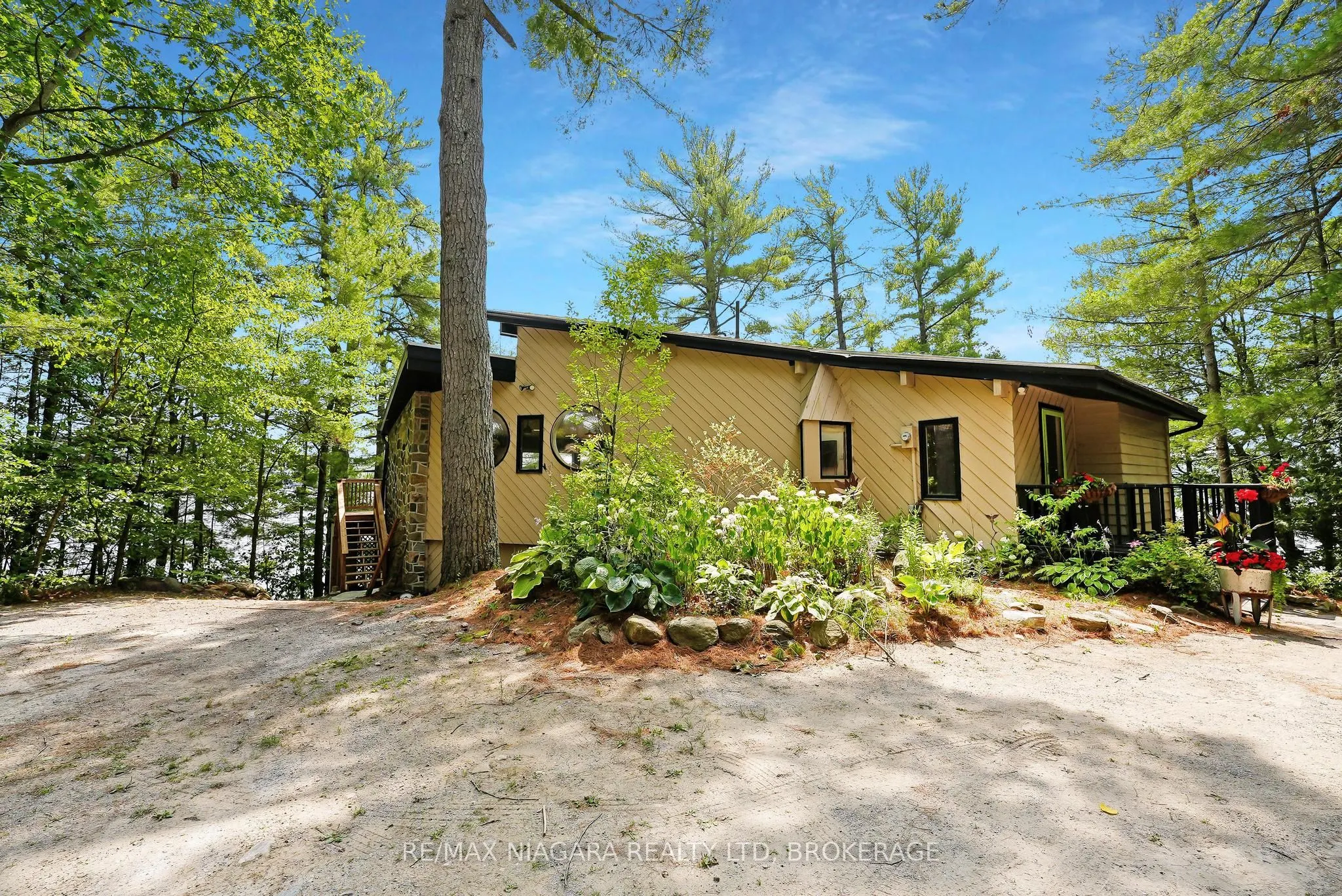 1009 Mercedes Drive N