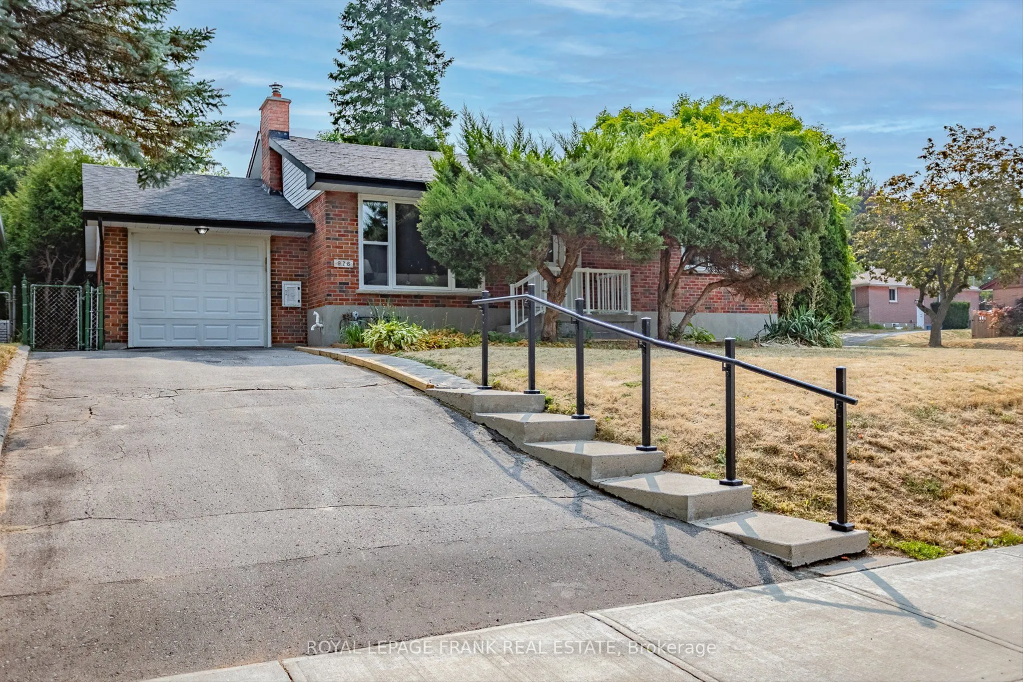 976 Glebemount Crescent