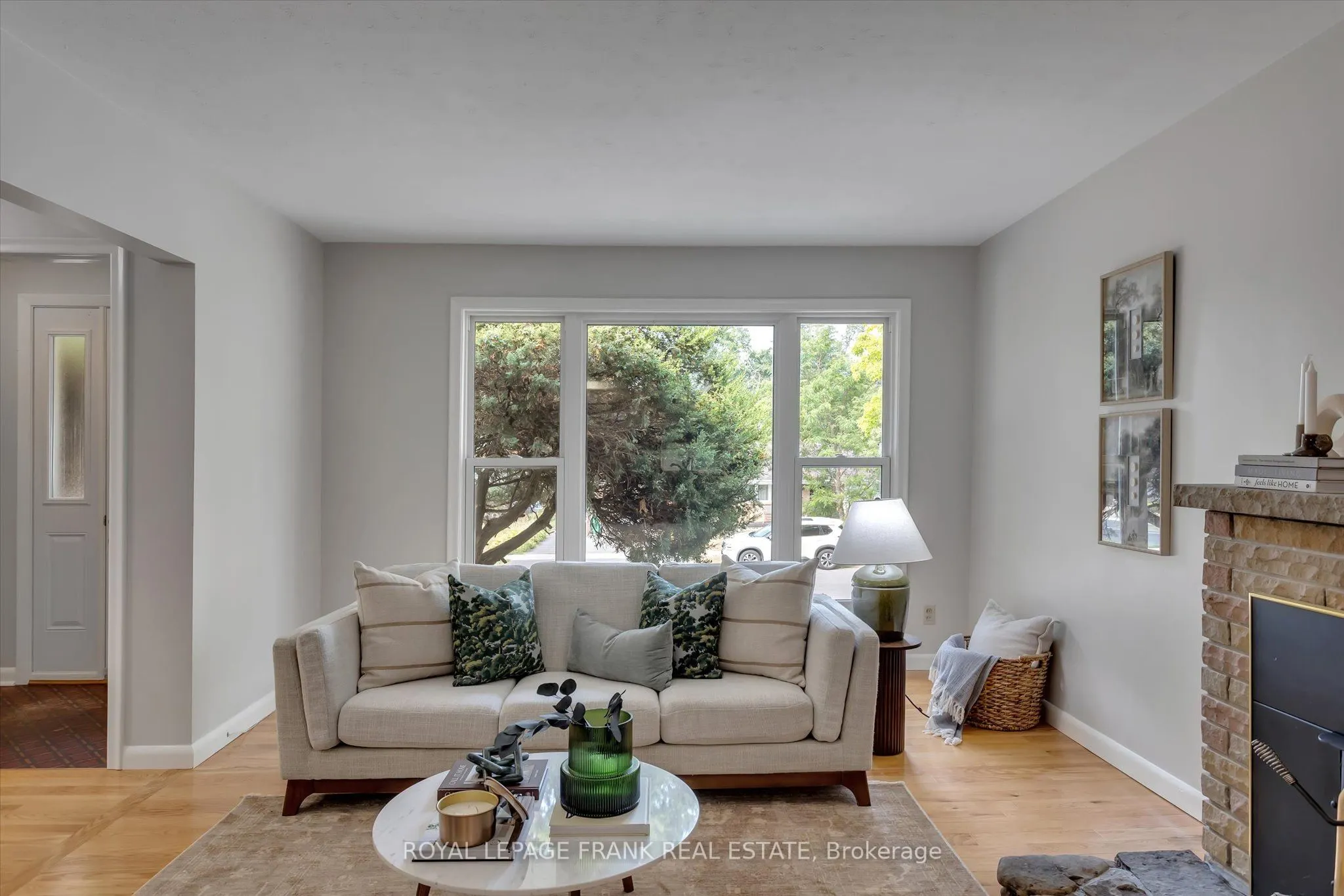 976 Glebemount Crescent