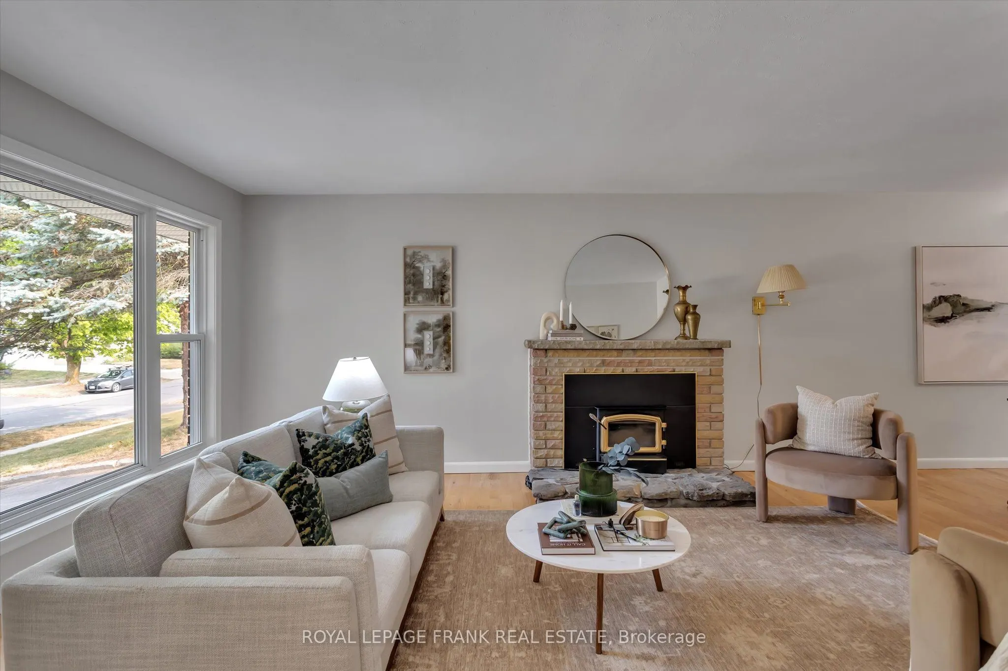 976 Glebemount Crescent