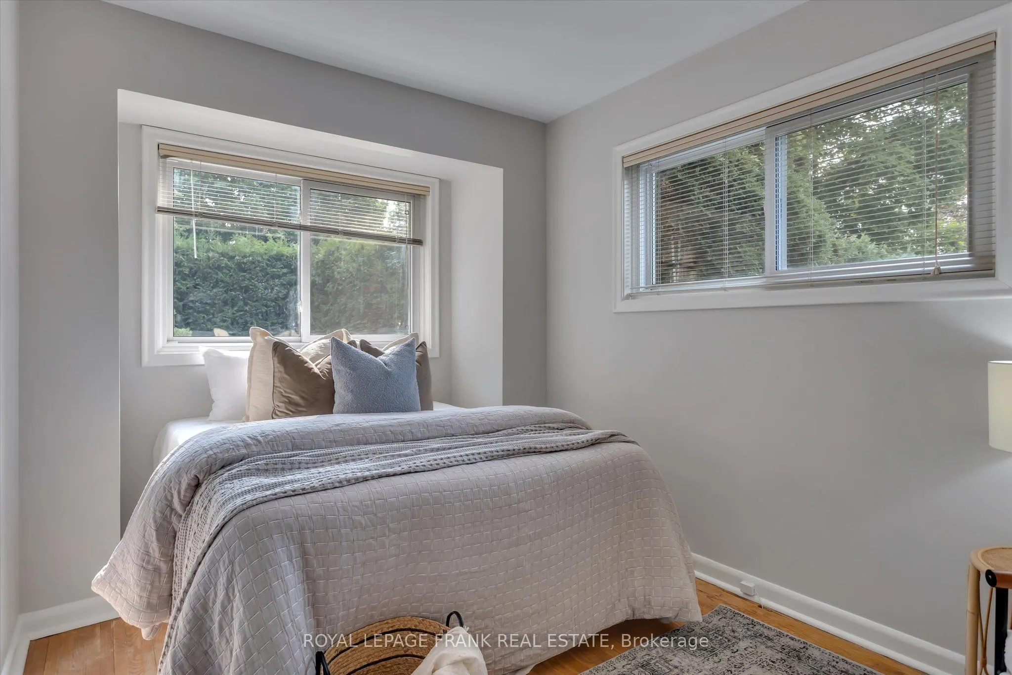 976 Glebemount Crescent
