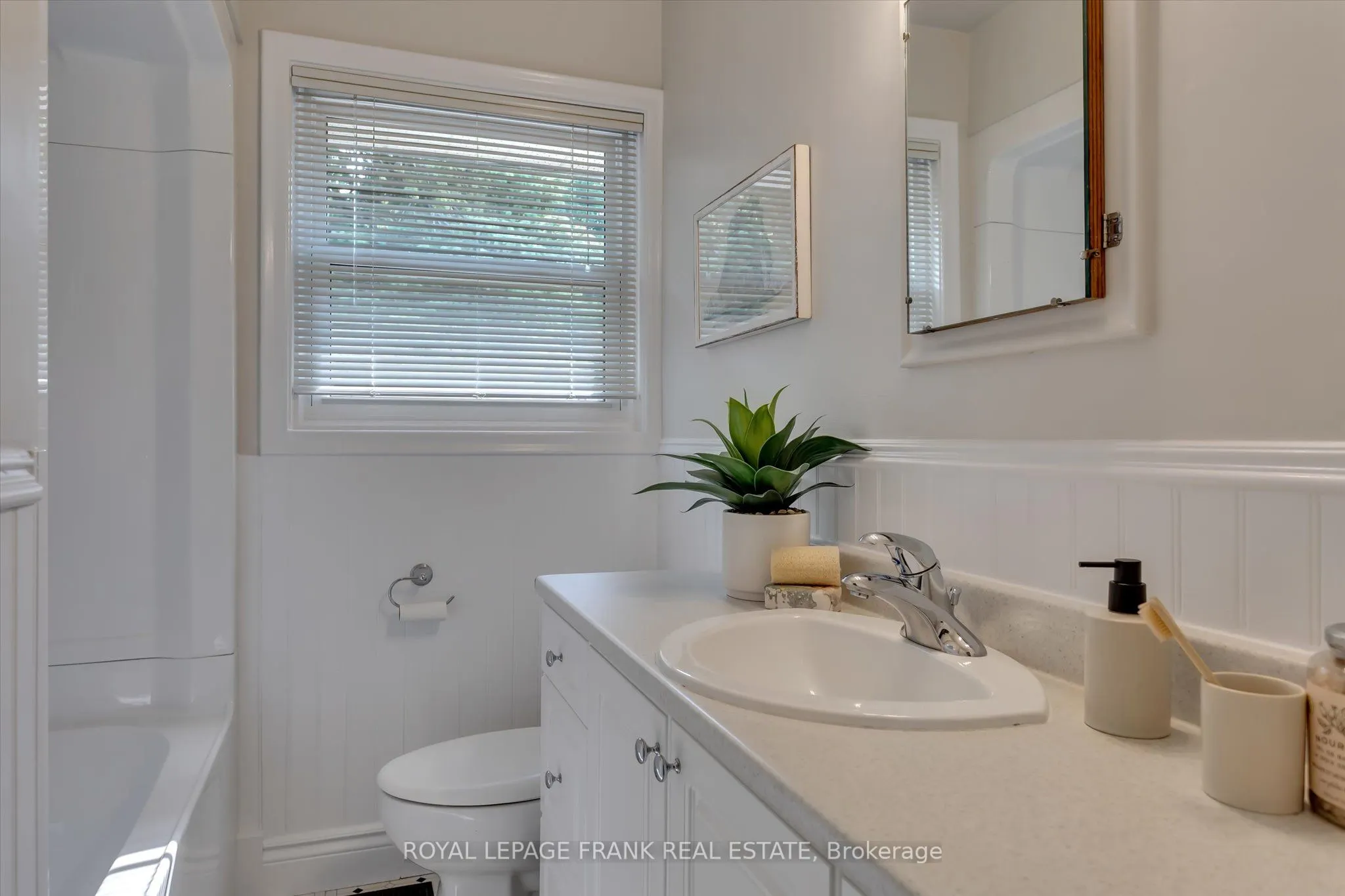 976 Glebemount Crescent