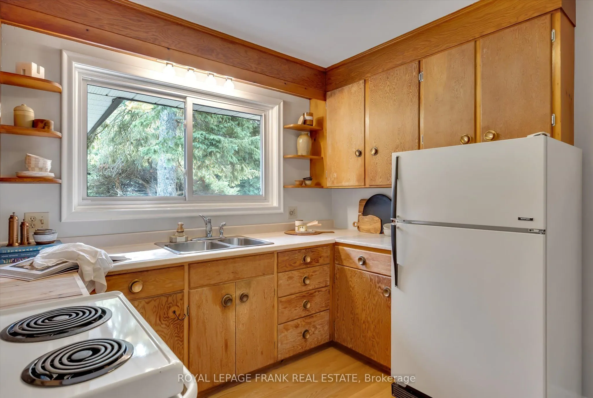976 Glebemount Crescent