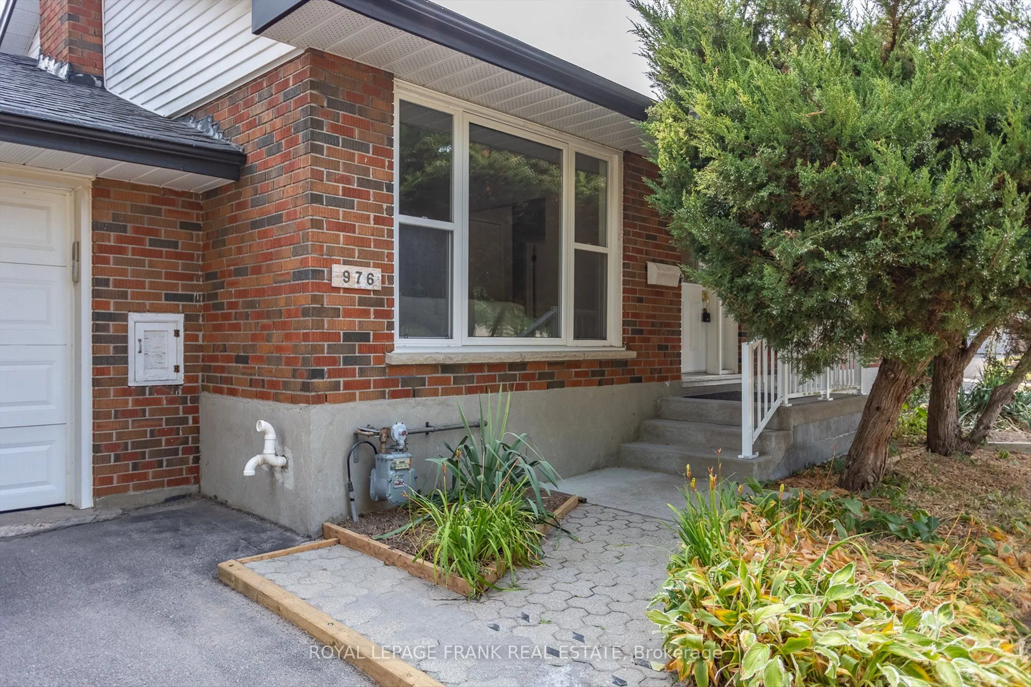 976 Glebemount Crescent