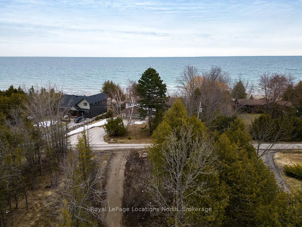 236 Lakeshore Road S