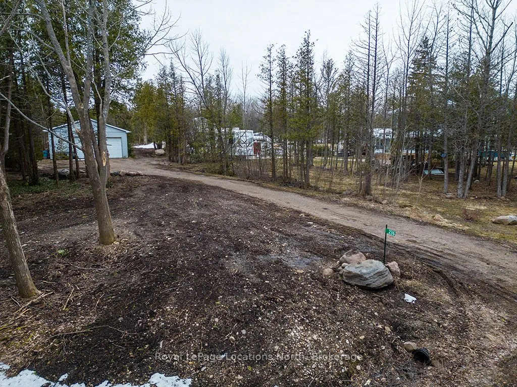 236 Lakeshore Road S