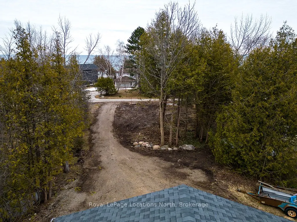 236 Lakeshore Road S
