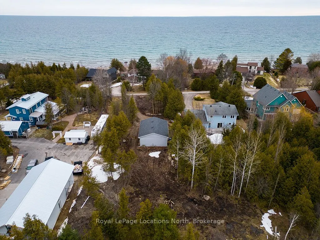 236 Lakeshore Road S