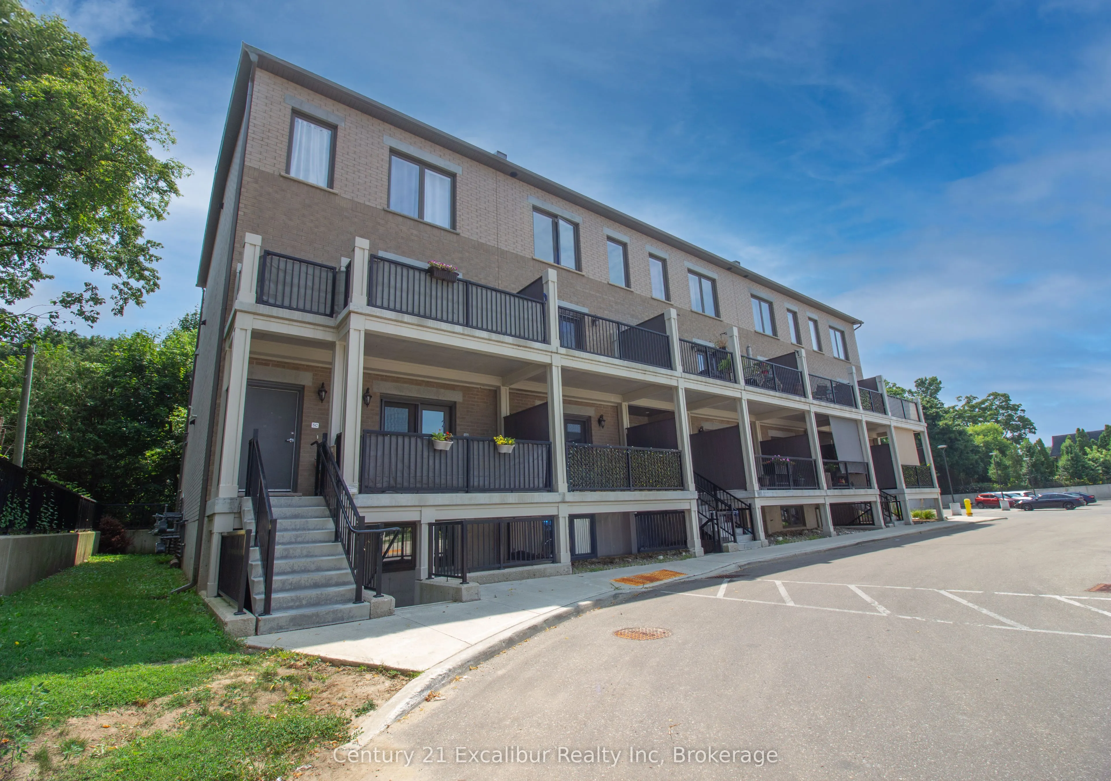 360 Queen Street E, #5A