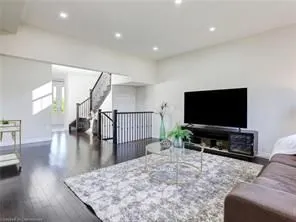 4 Slater Street