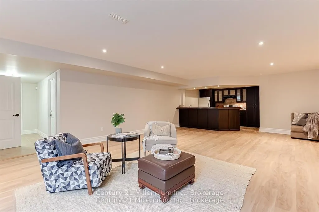 112 Cortina Crescent