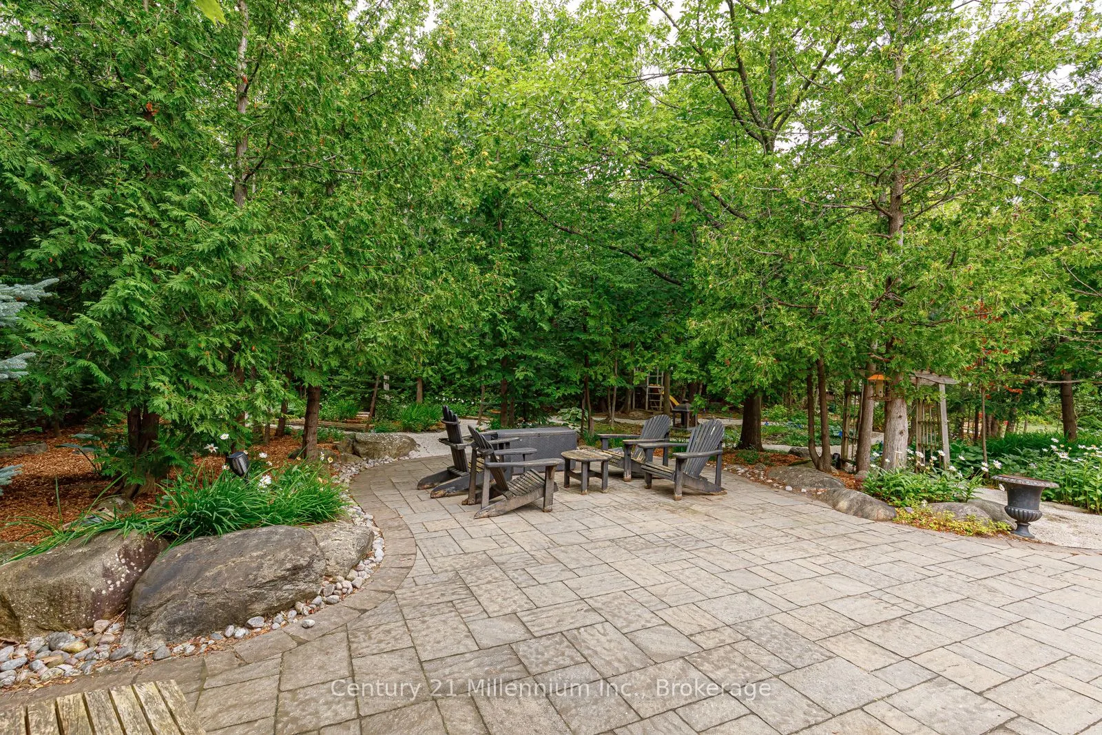 112 Cortina Crescent