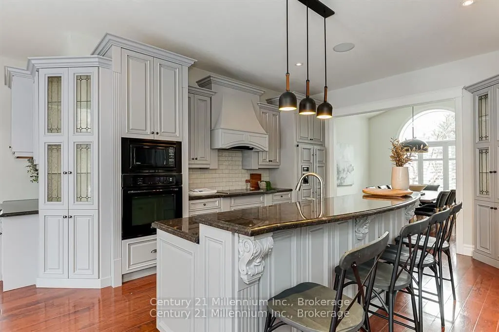 112 Cortina Crescent