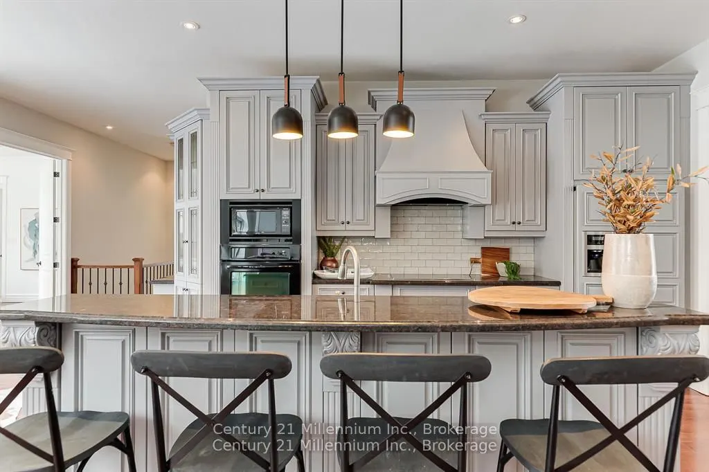 112 Cortina Crescent