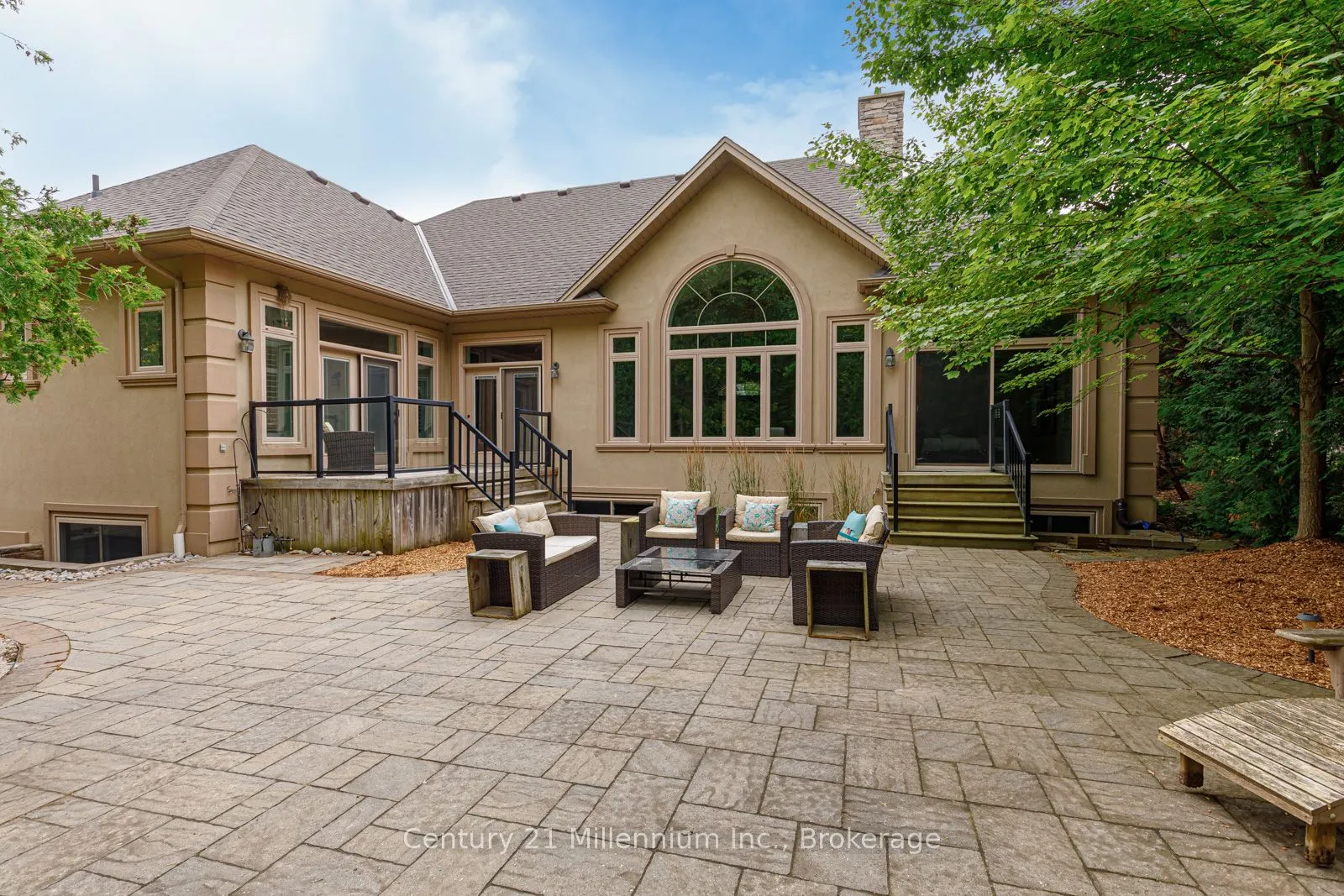 112 Cortina Crescent