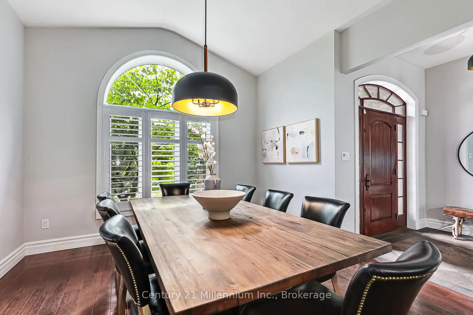 112 Cortina Crescent