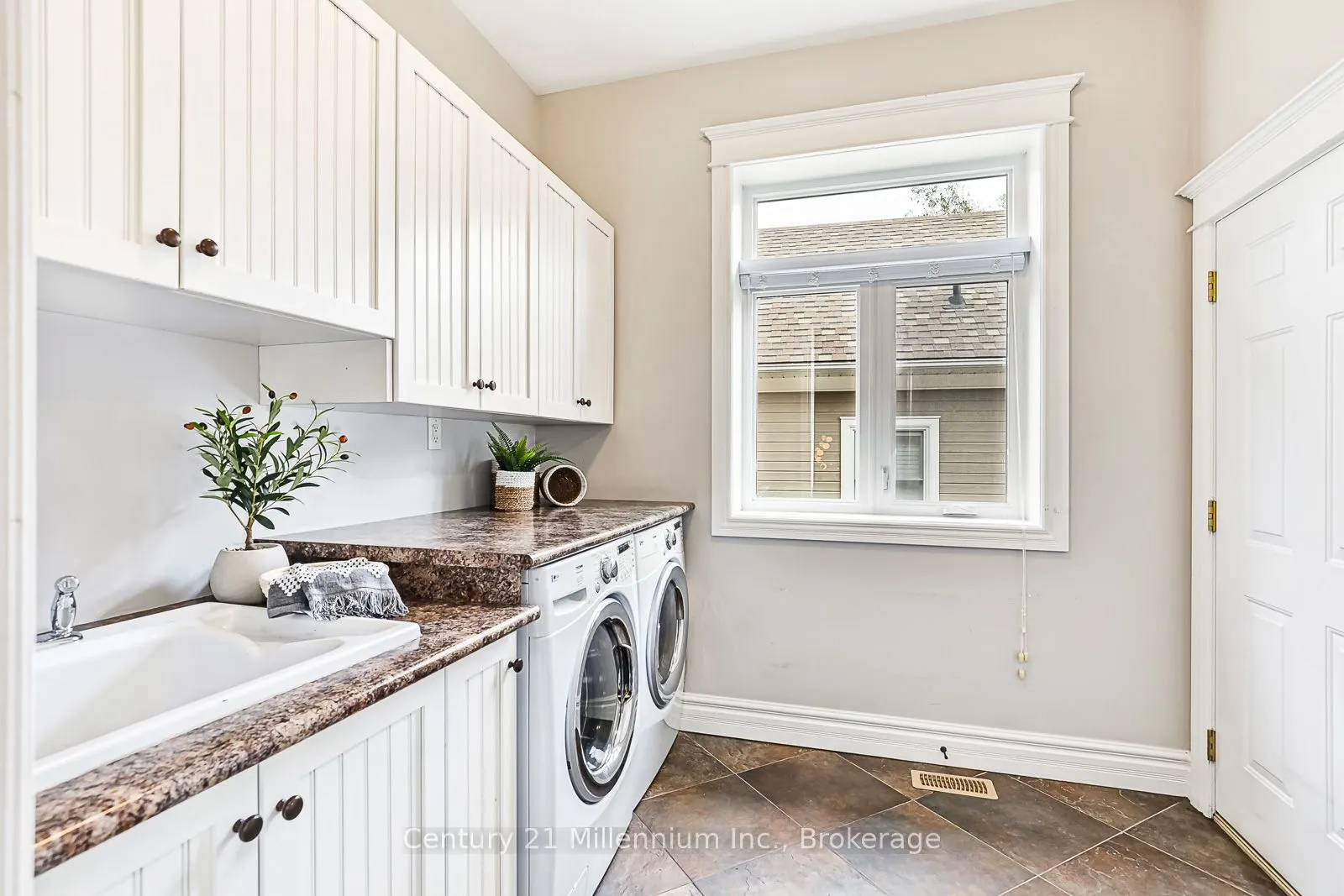 112 Cortina Crescent