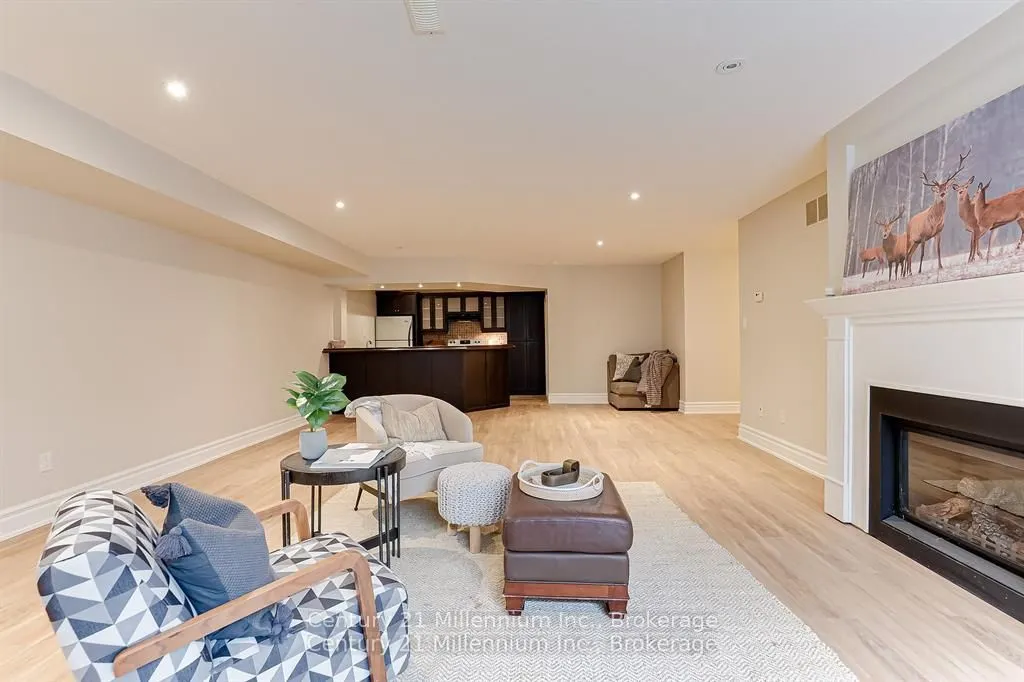 112 Cortina Crescent
