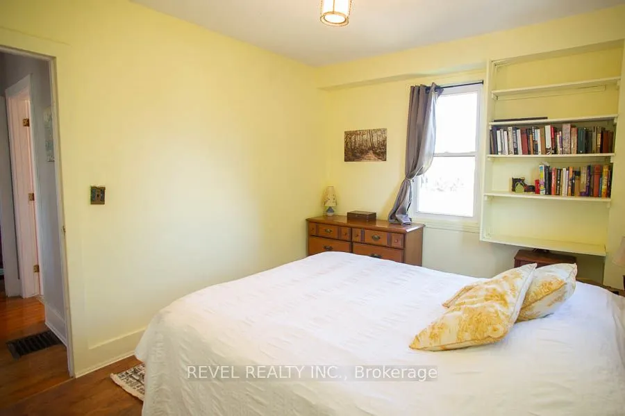 24 Hill Avenue