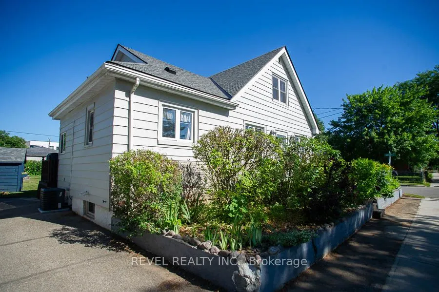 24 Hill Avenue
