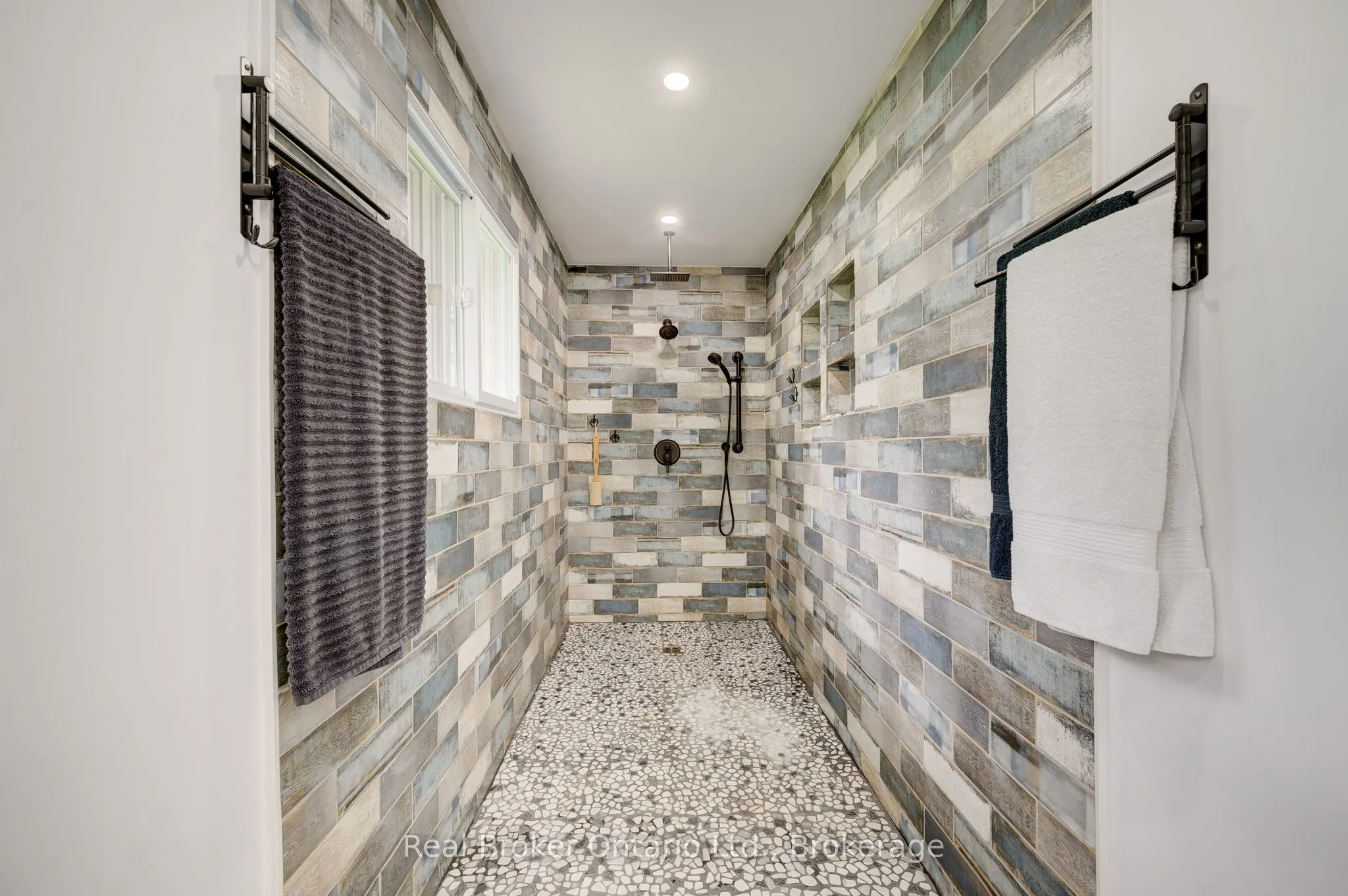 2859 Dominion Road