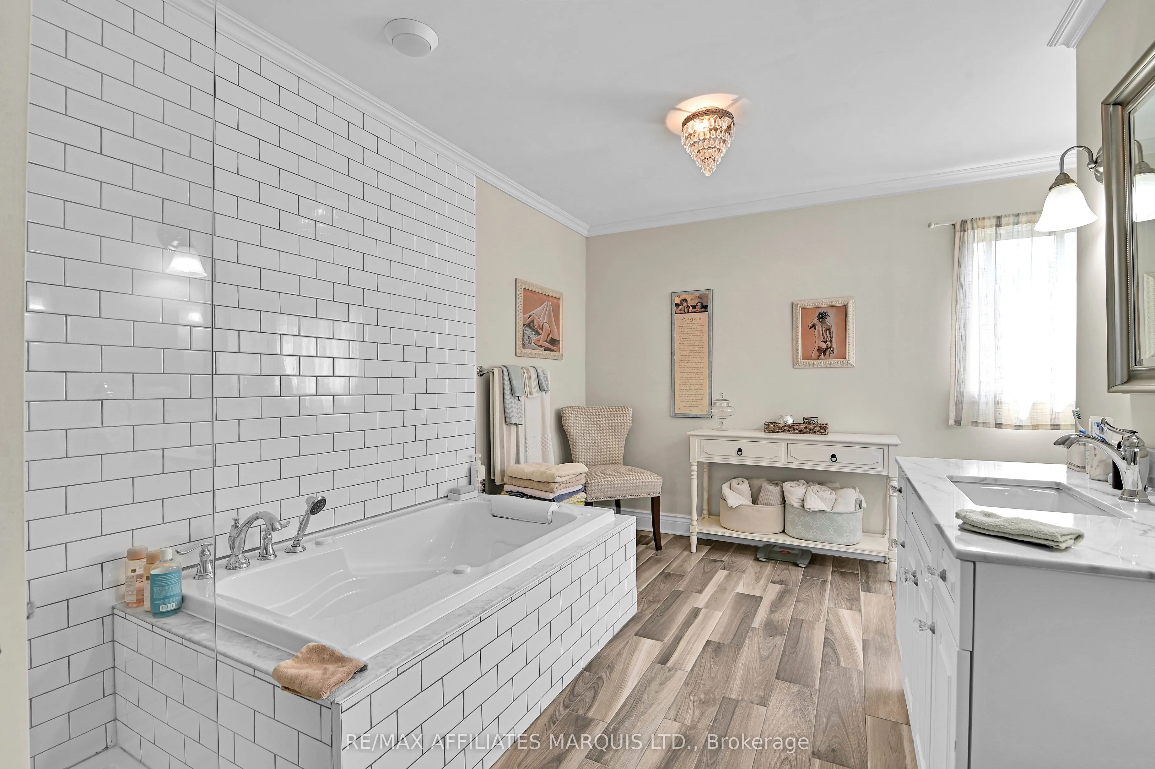 123 Fifth Street E