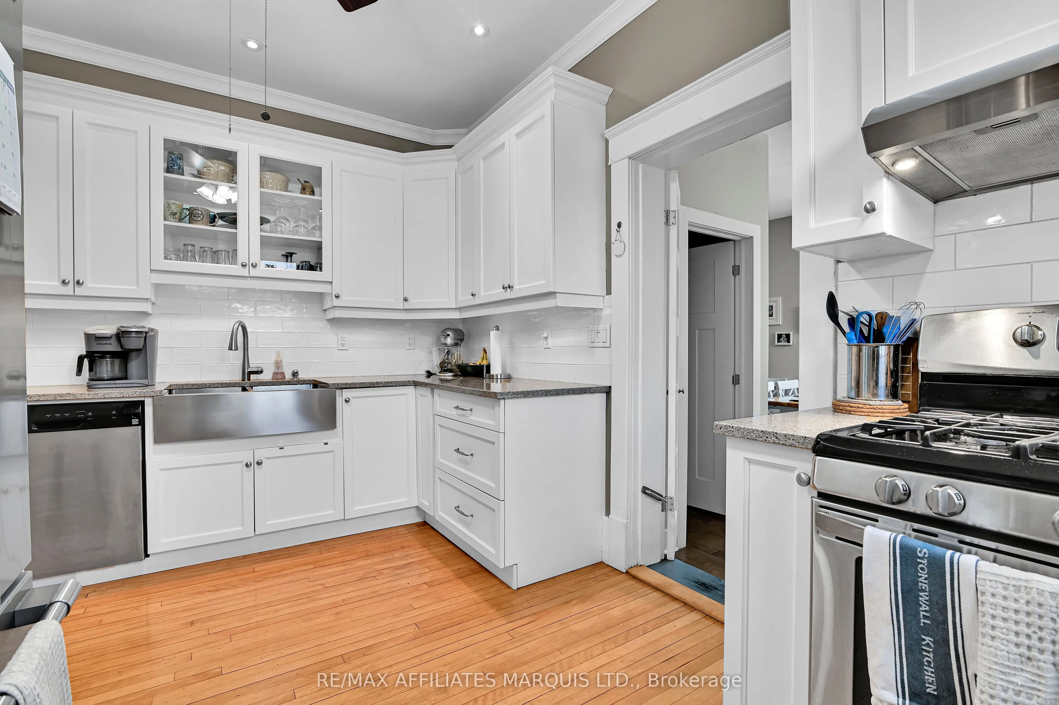 123 Fifth Street E