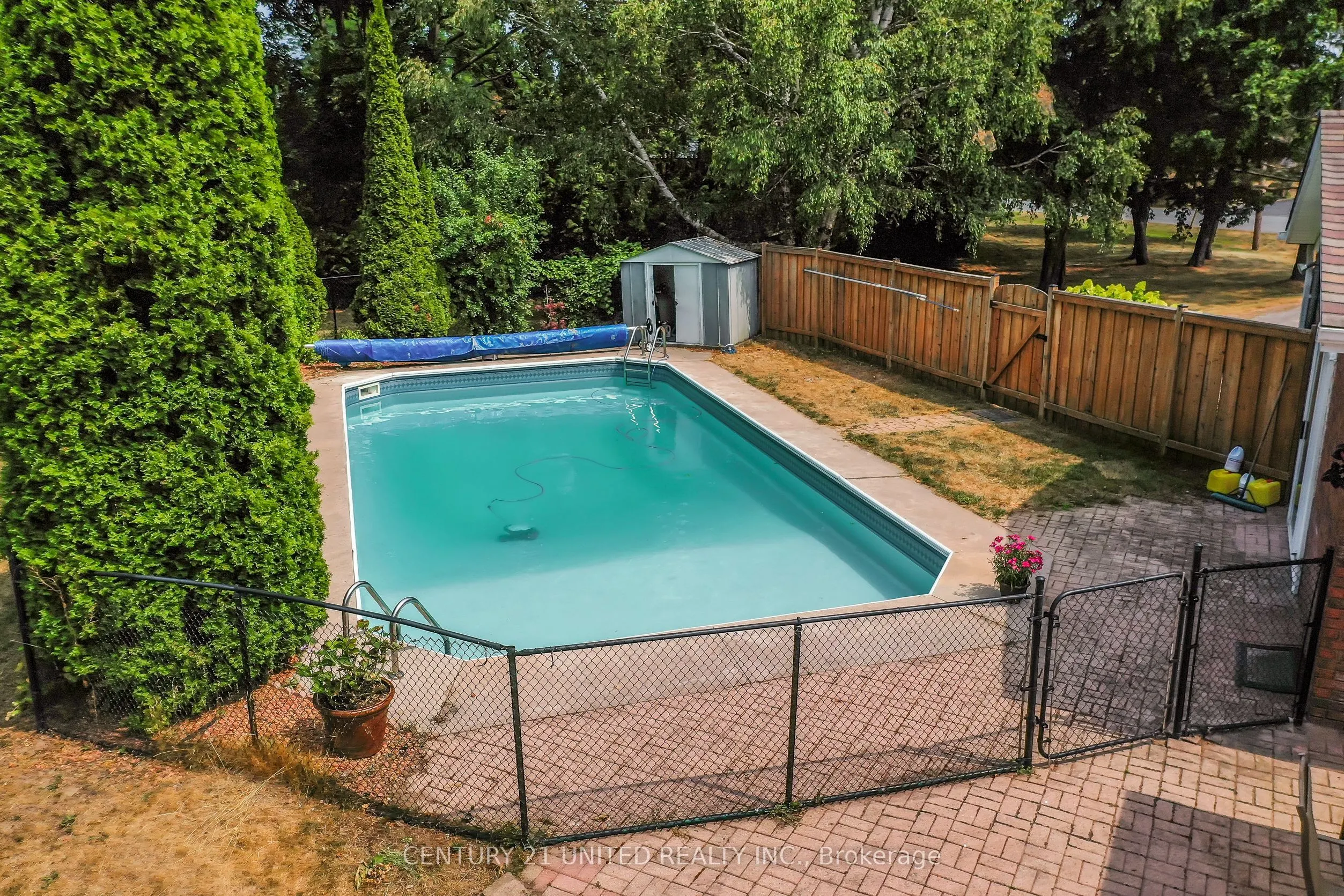 276 Patricia Crescent