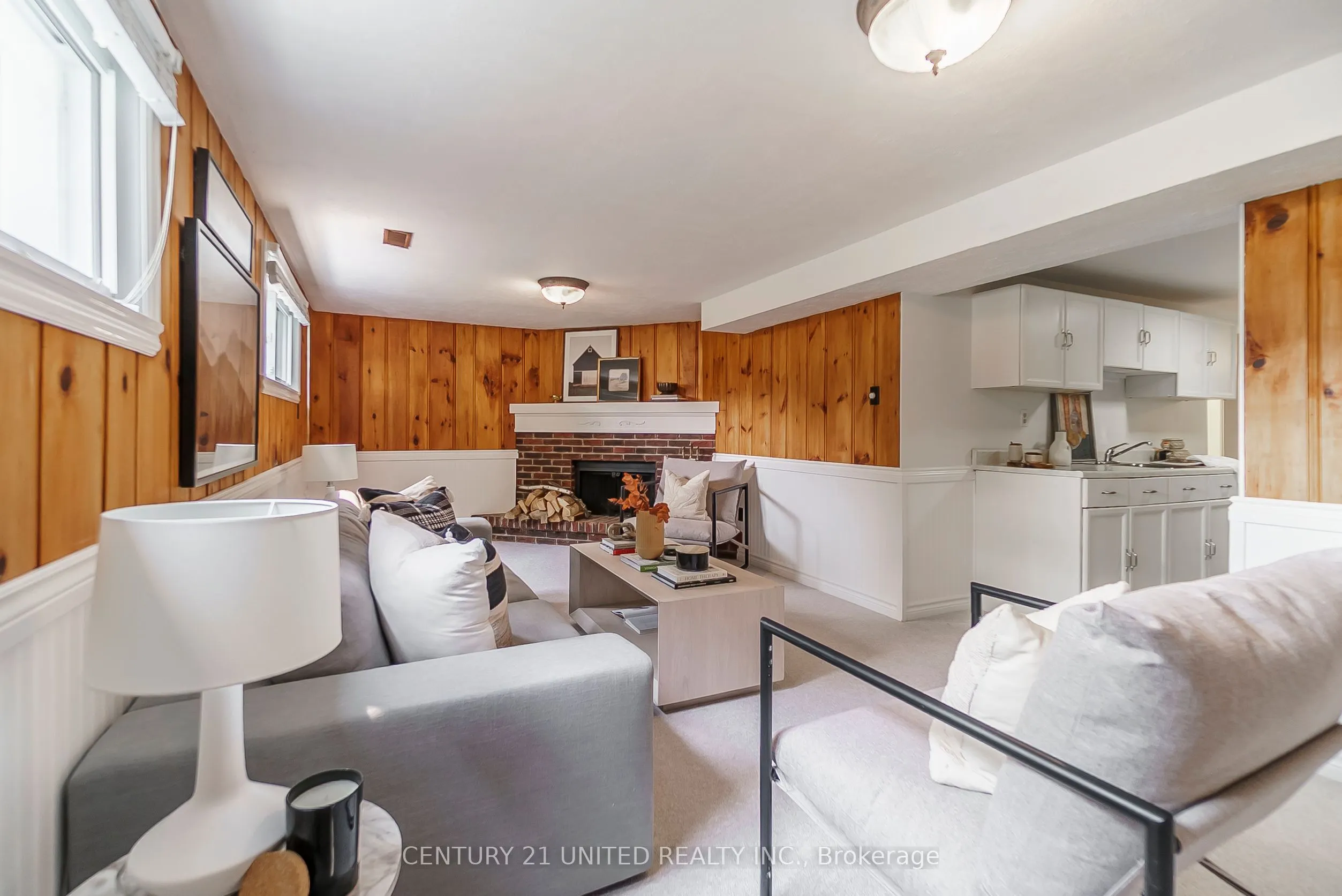 276 Patricia Crescent