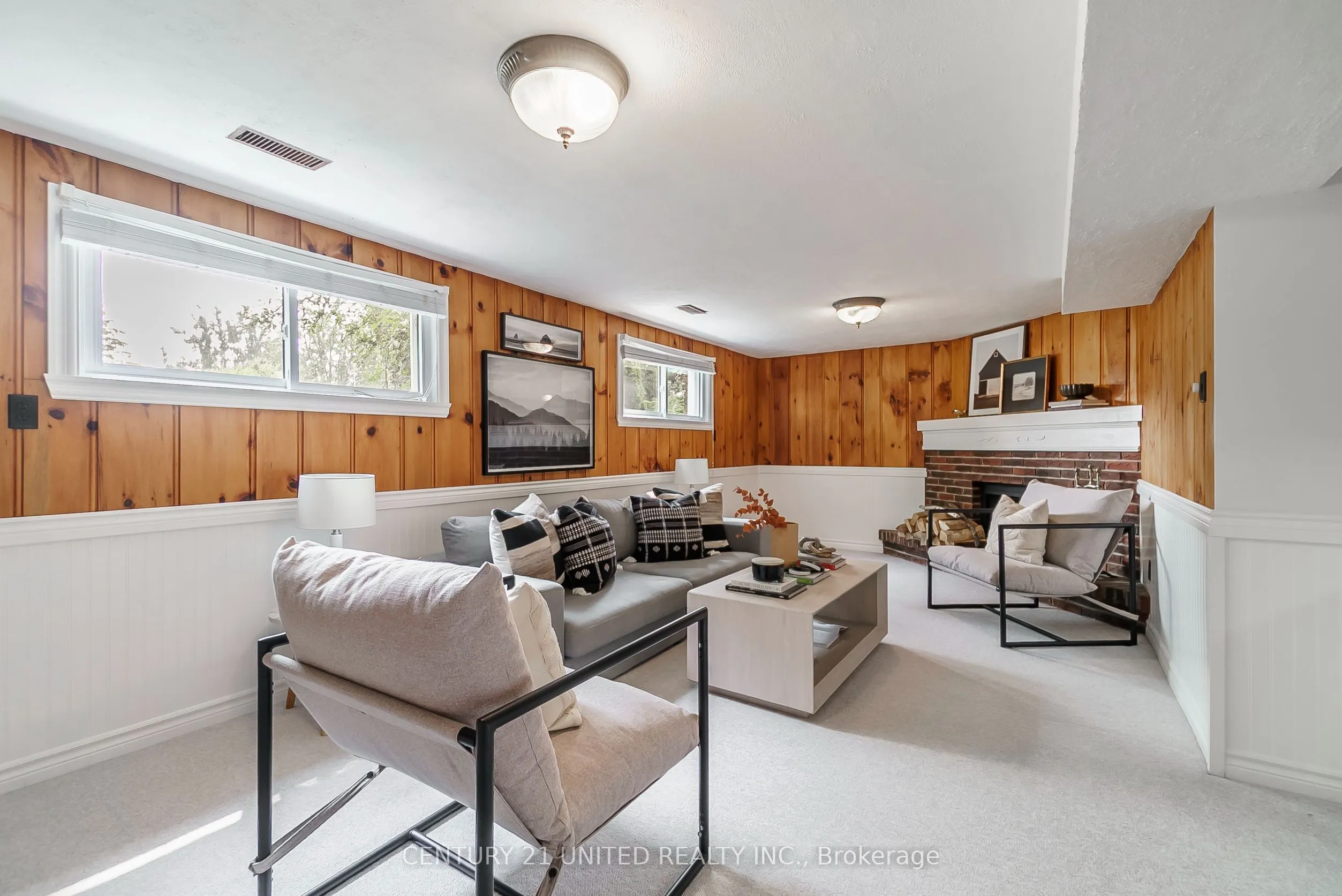 276 Patricia Crescent