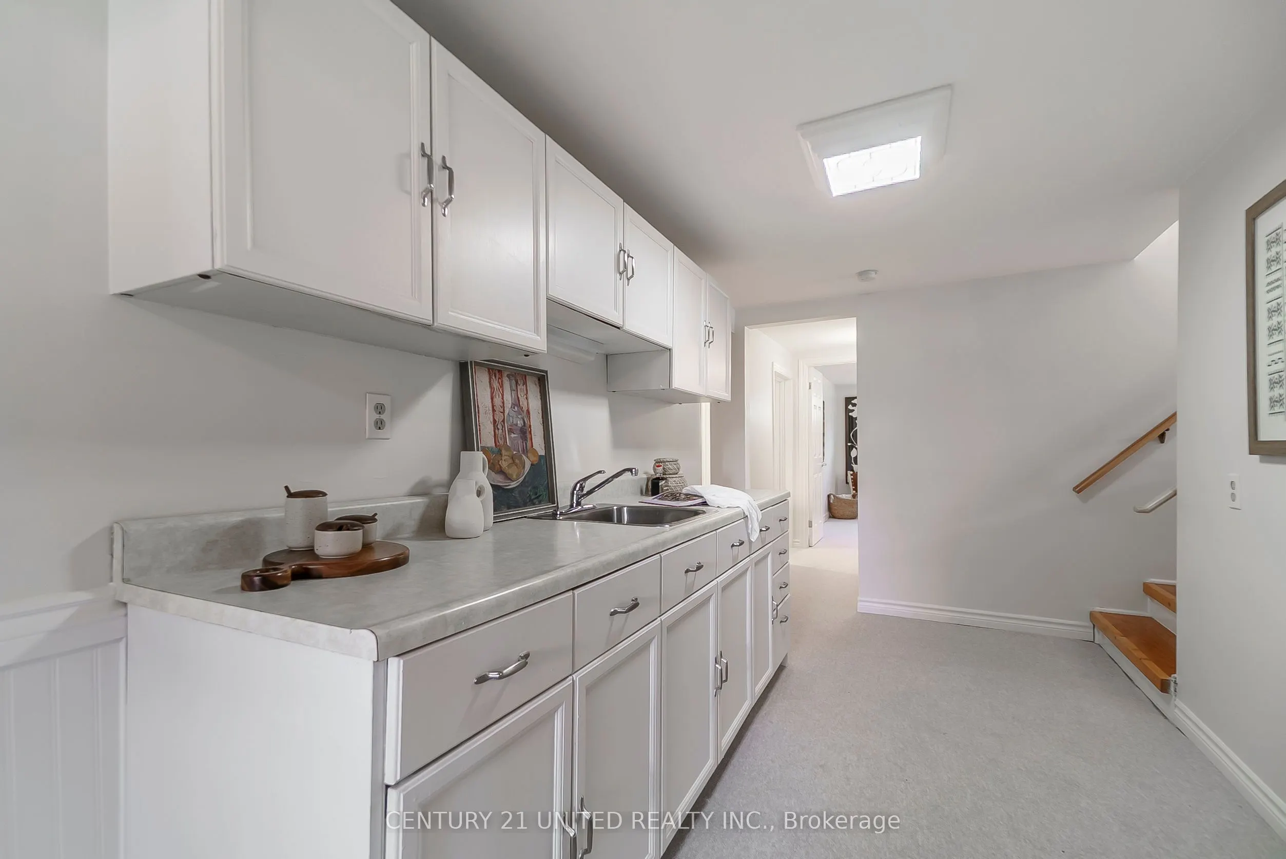 276 Patricia Crescent