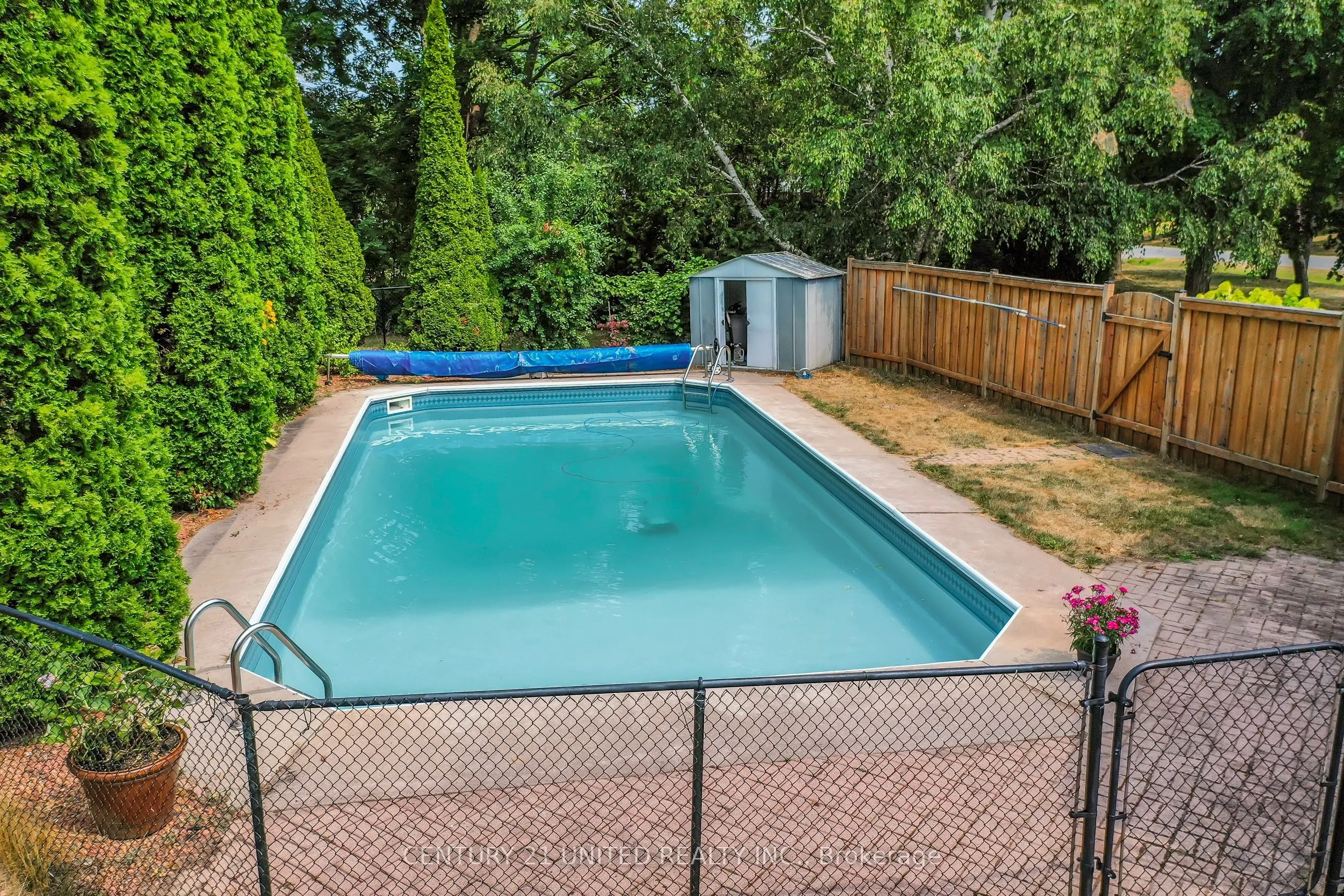 276 Patricia Crescent