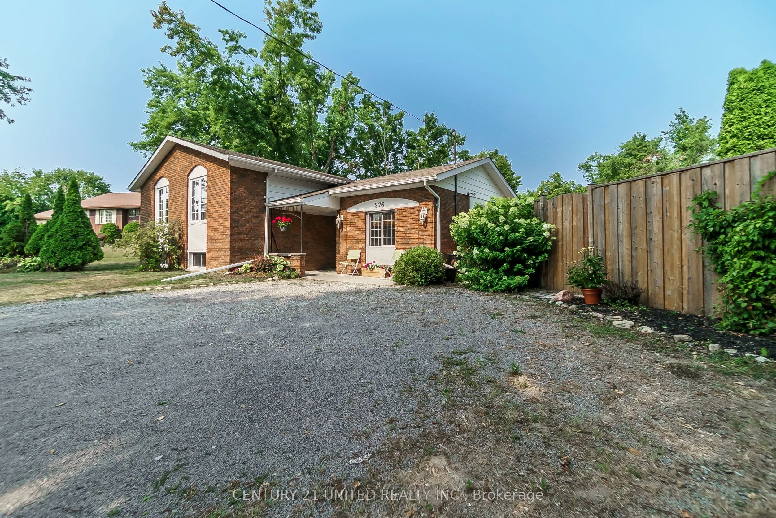 276 Patricia Crescent
